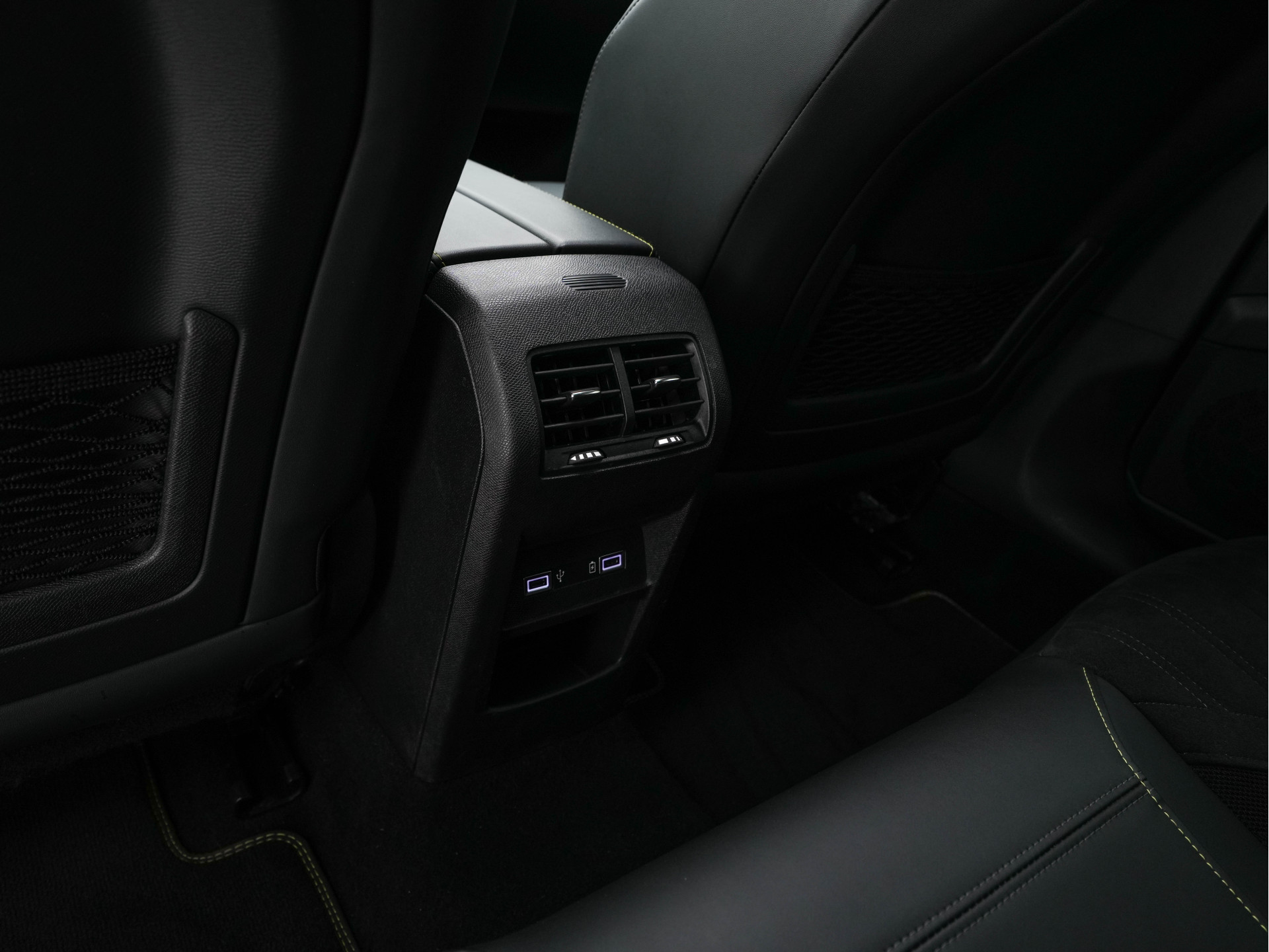 Peugeot 308 SW 1.6 HYbrid 180 GT-Sport-Pack Business (INCL-BTW) Aut. *PANO | LEATHER-MICROFIBRE | MATRIX-LED | TOPVIEW | MEMORY-PACK | ADAPTIVE-CRUISE | BLINDSPOT | DIGI-COCKPIT | HEATED-SPORTSEATS | KEYLESS | LANE-ASSIST | NAVI-FULLMAP | ...