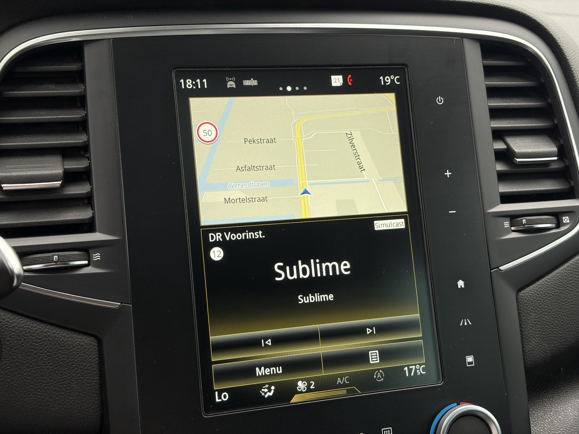 Renault Mégane Estate 1.2 TCe Bose ✓2 Eigenaar✓Pano✓Camera✓Net beurt gehad✓Navi✓Keyless✓Clima✓Cruise✓Leder✓131pk✓Pdc V+A✓6 Bak✓Rijstrooksensor✓Dodehoeksensor✓17'' Lm velgen✓N.A.P✓Apk tot 09-2027