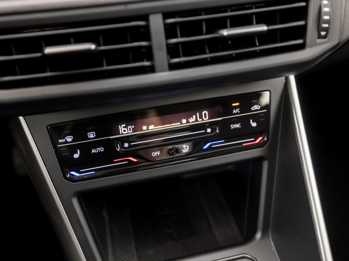 Volkswagen Taigo 1.0 TSI Sport (PANORAMADAK, 1e EIGENAAR, VIRTUAL COCKPIT, APPLE CARPLAY, GROOT NAVI, CLIMATE, STOELVERWARMING, SPORTSTOELEN, GETINT GLAS, IQ LIGHT, NIEUWSTAAT)