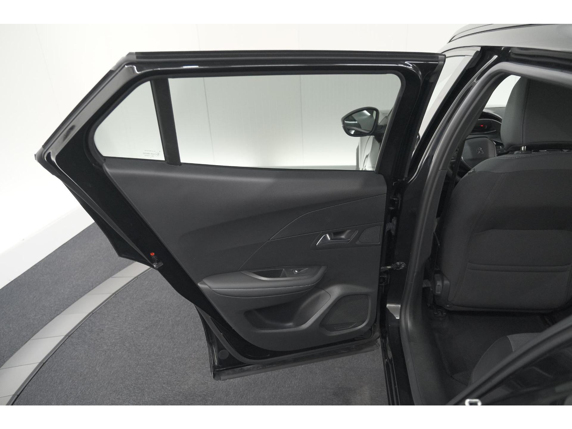 Peugeot 2008 PureTech Allure Pack | Navigatie | Parkeersensoren | Apple Carplay