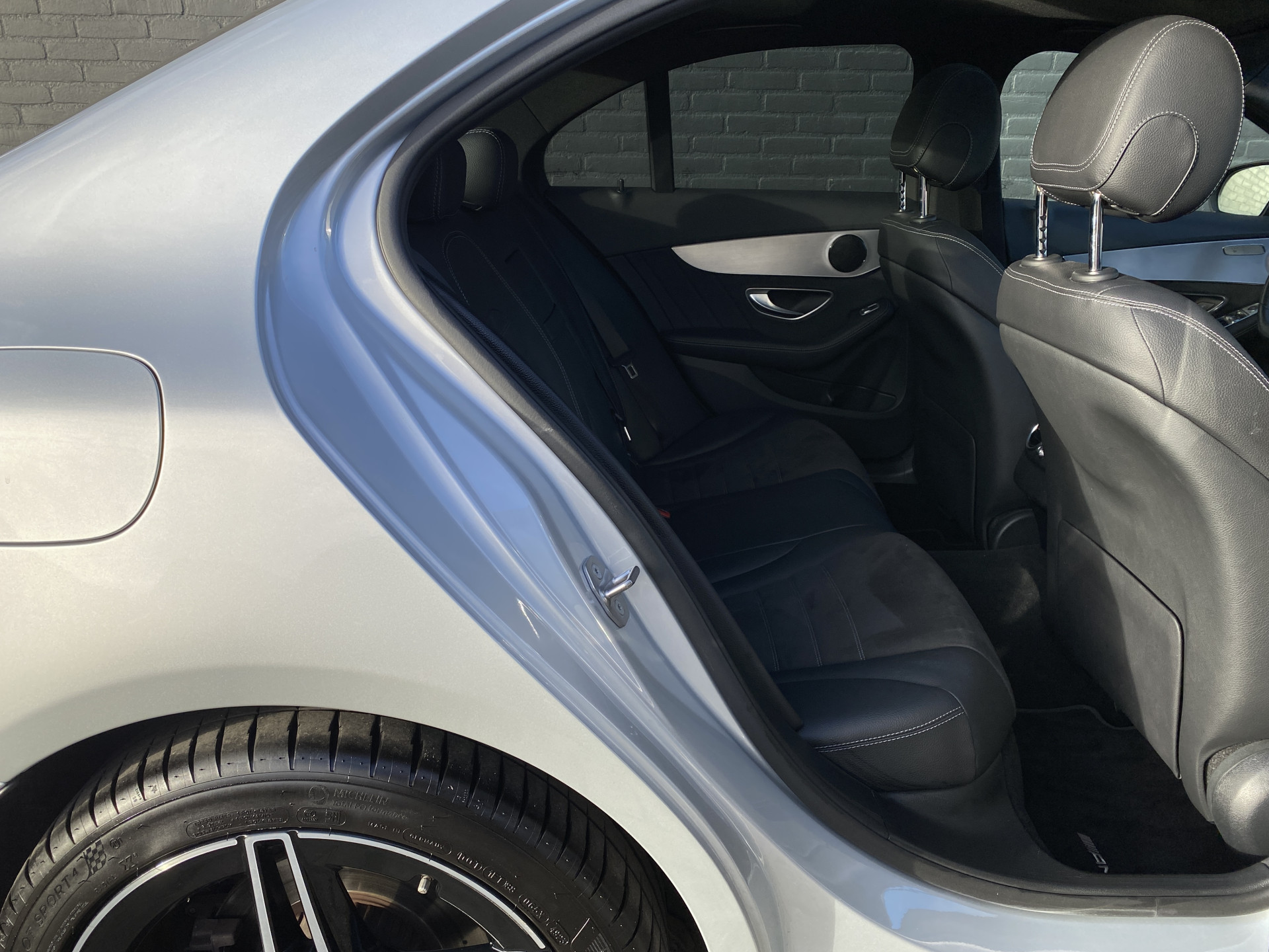 Mercedes-Benz C-klasse 180 Business Solution AMG AUT. | dealer onderhouden | panoramadak | night pakket | navigatie | NL auto