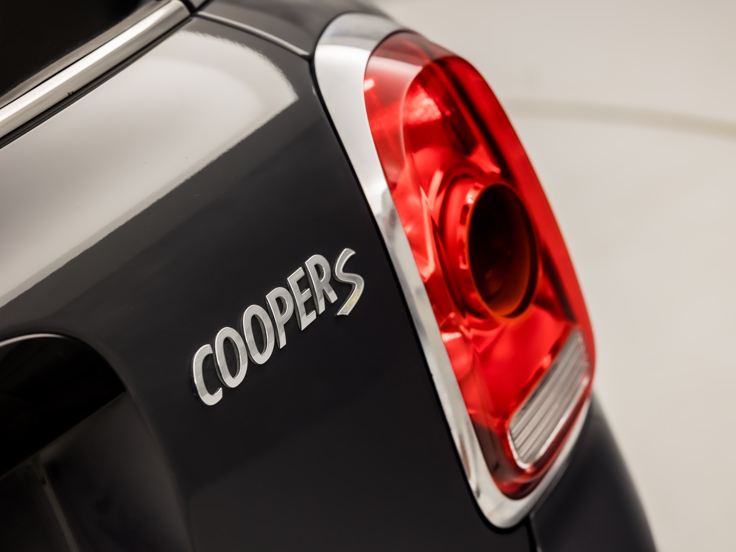 MINI Countryman 1.5 Cooper SE ALL4 Chili 225Pk Automaat (APPLE CARPLAY, GROOT NAVI, LEDER, STOELVERWARMING, SPORTSTOELEN, GETINT GLAS, ADAPTIVE CRUISE, NIEUWSTAAT)