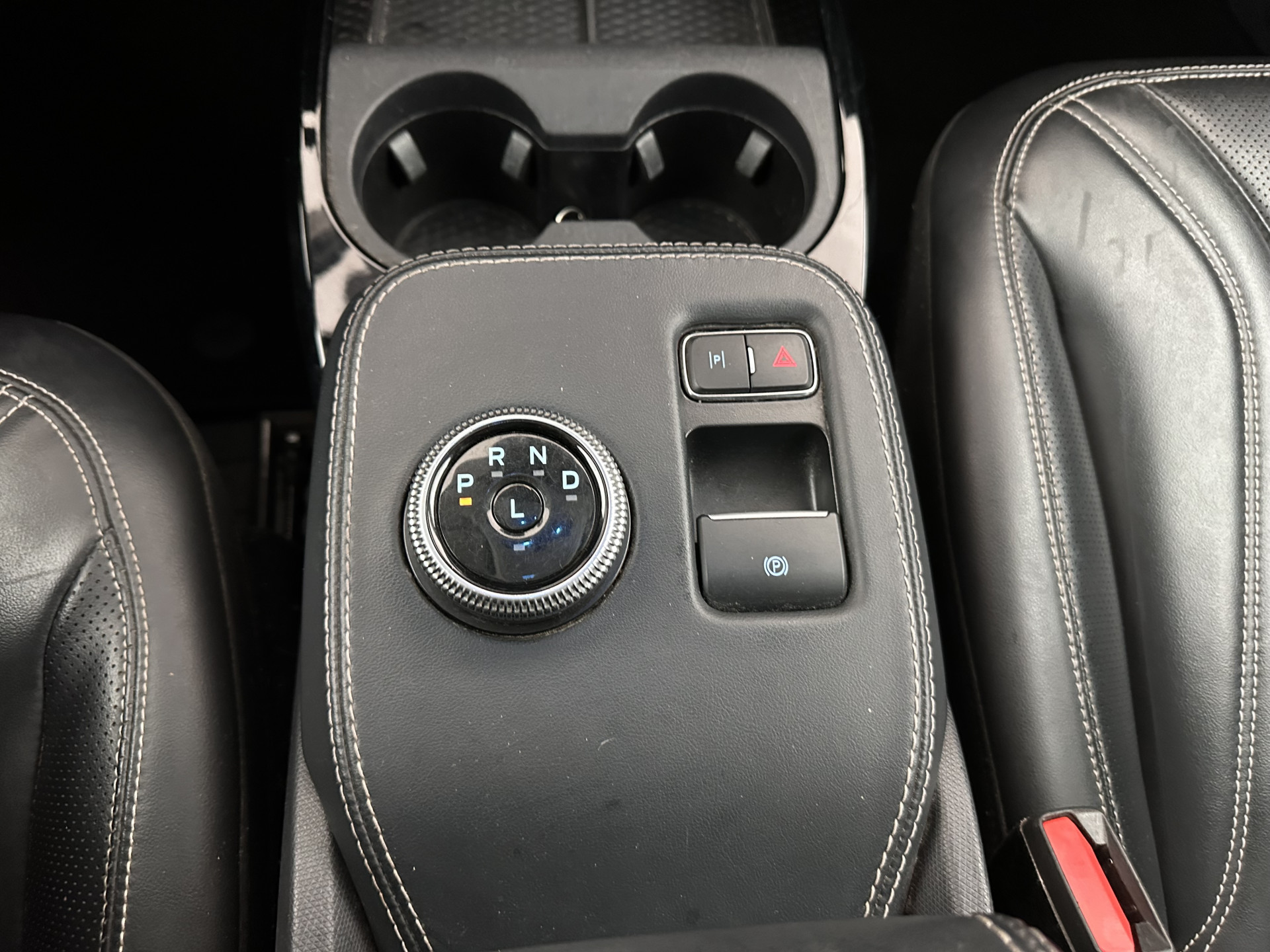 Ford Mustang Mach-E RWD 75 kWh [ 3-Fase ] (INCL.BTW) *LEATHER | FULL-LED | DAB | DIGI-COCKPIT | KEYLESS | NAVI-FULLMAP | CARPLAY | HEATED-COMFORTSEATS | TOPVIEW | ADAPTIVE-CRUISE | PRIVACY-GLASS | 18'' ALU*