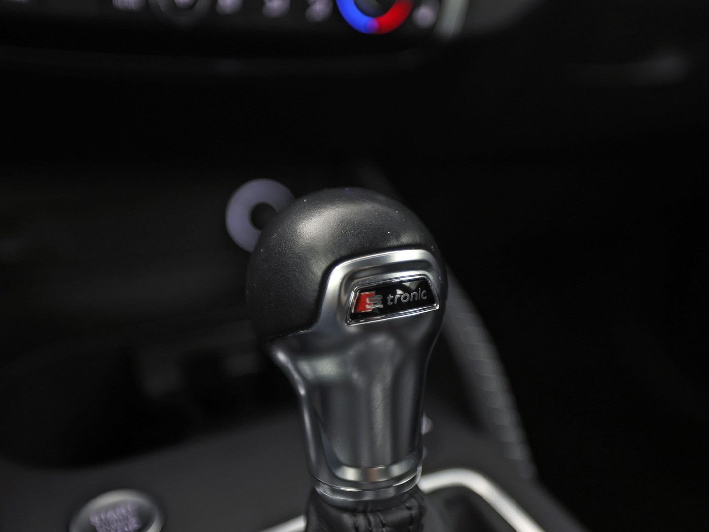 Audi Q2 1.4 TFSI S-Line Sport 150Pk Automaat (VIRTUAL COCKPIT, GROOT NAVI, CLIMATE, LEDER, STOELVERWARMING, SPORTSTOELEN, LED KOPLAMPEN, PARKEERSENSOREN, NIEUWSTAAT)