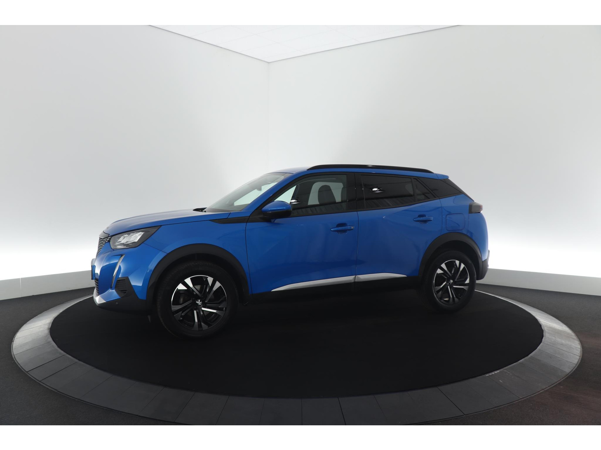 Peugeot 2008 PureTech 130 Allure | Trekhaak | Camera | Apple Carplay | Stoelverwarming | Parkeersensoren