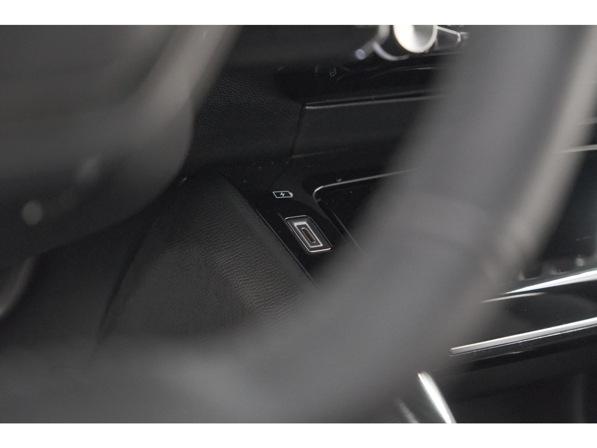 Peugeot 208 PureTech 100 Allure | Gris Selenium | Apple Carplay | Parkeersensoren | Climate Control