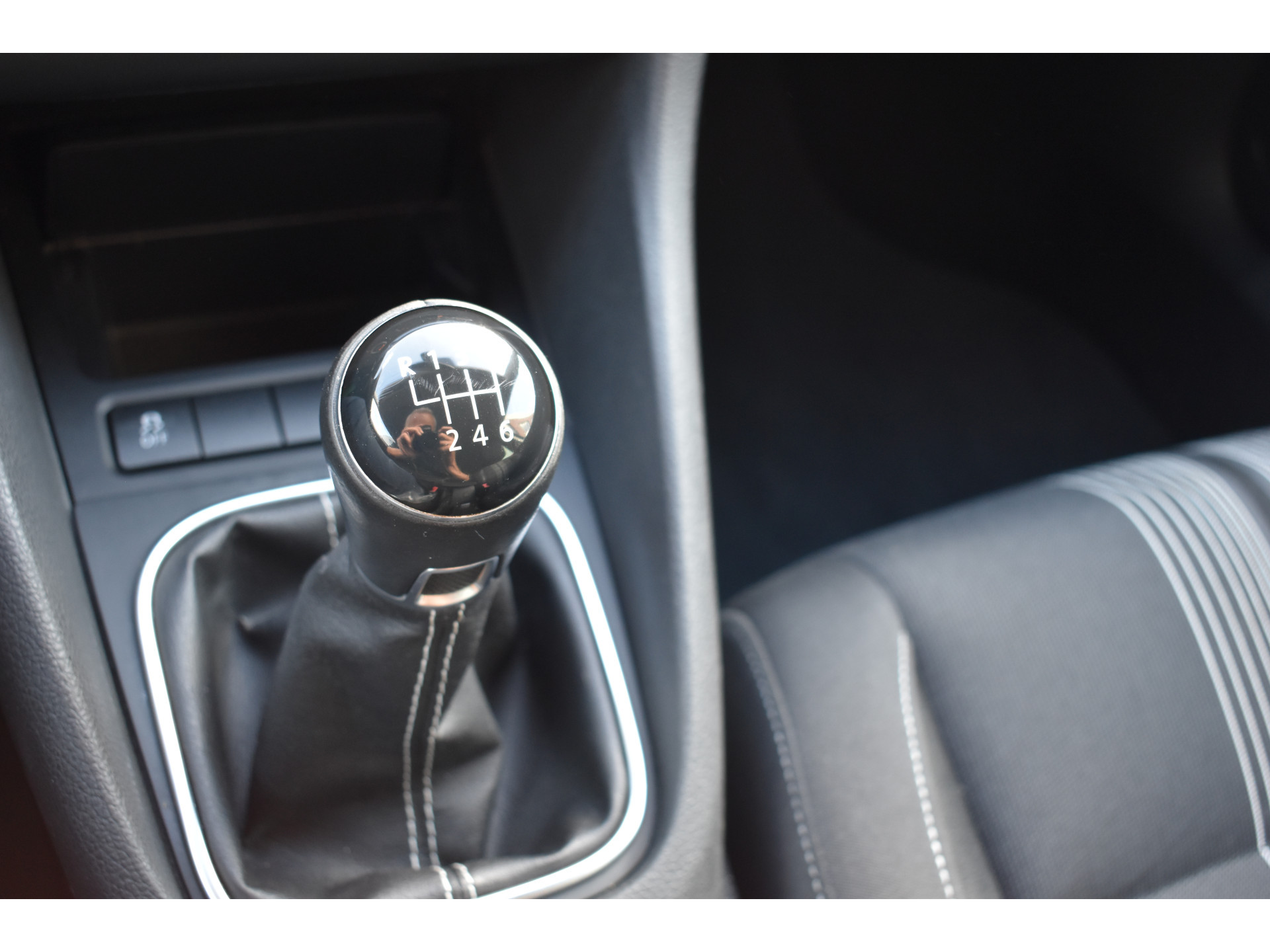 Volkswagen Golf 1.4 TSI Highline R-pakket Navi Stoelverwarming