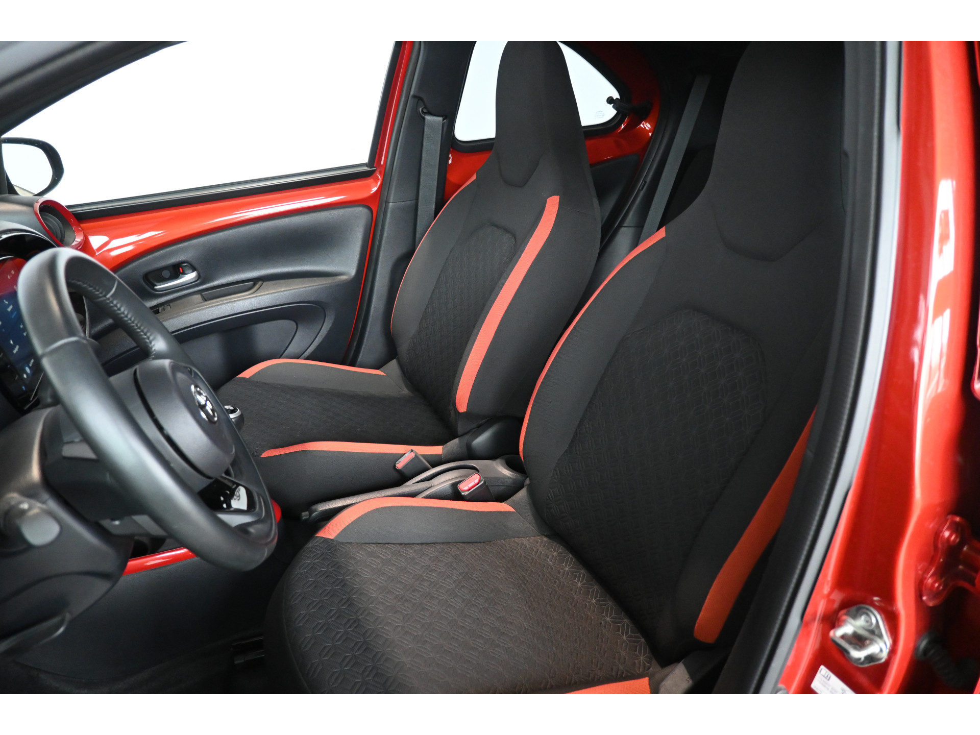 Toyota Aygo X 1.0 VVT-i MT Play Clima Carplay Panoramadak Camera LED Rijklaarprijs Inruil Mogelijk!