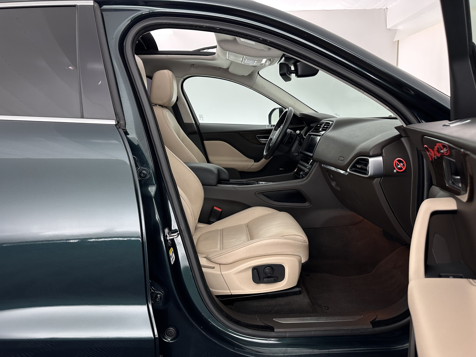 Jaguar F-PACE 2.0 Portfolio AWD 20d Aut. *PANO | DIGI-COCKPIT | XENON | LEATHER | KEYLESS | MERIDIAN-SOUND | NAVI-FULLMAP | ECC | PDC | CRUISE | 19''ALU*