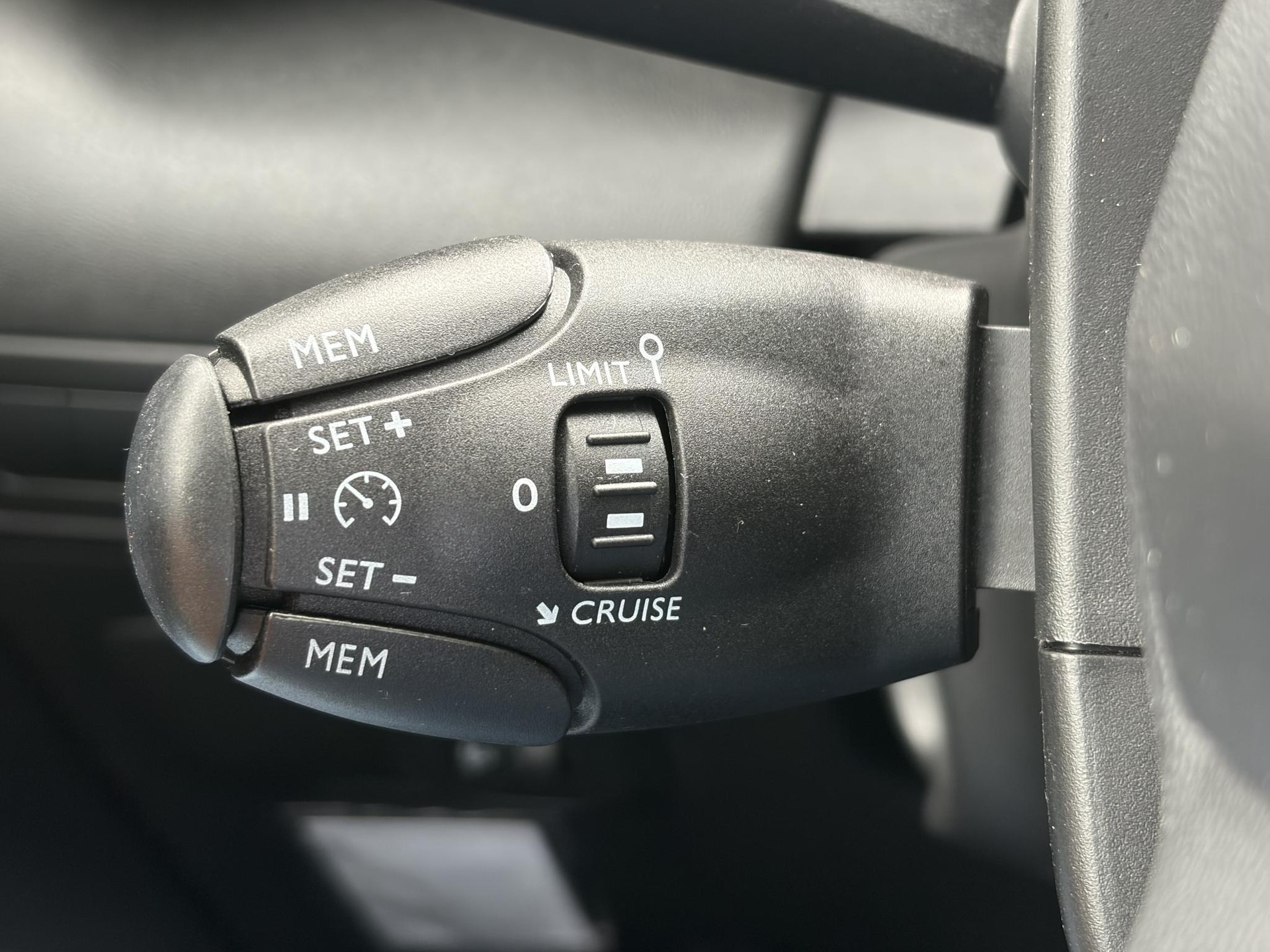 Citroen C3 Aircross 1.2 PureTech S&S Shine 1e Eigenaar l D-riem vv in 07-07-2025 l 360° Camera l Navi l Carplay l Net beurt gehad l Keyless l 17''Lmv l Rijstrooksensor l 110pk l Pdc V+A l 6 Bak l N.A.P l Apk tot 07-2027