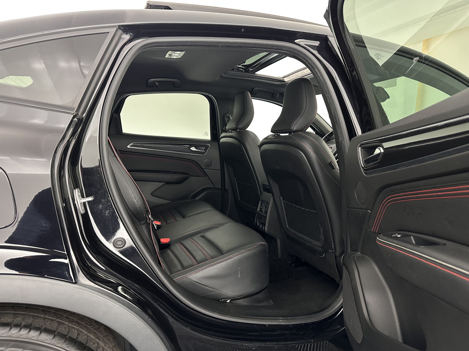 Renault Arkana 1.6 E-Tech Hybrid 145 R.S. Line (INCL.BTW) Aut. *PANO | ADAPTIVE-CRUISE | LEATHER | FULL-LED | BLINDSPOT | CAMERA | HEATED-SPORTSEATS | KEYLESS | AMBIENT-LIGHT | DIGI-COCKPIT | PRIVACY-GLASS | NAVI-FULLMAP | ECC | PDC | 18'