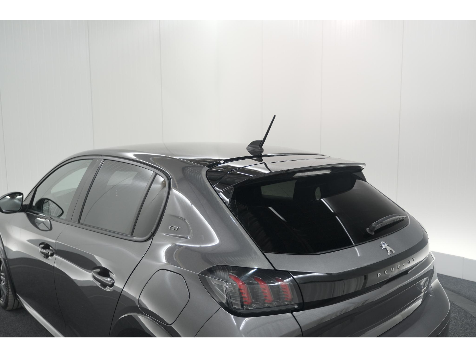 Peugeot 208 PureTech 100 GT | Camera | Adaptieve Cruise Control | Navigatie | Apple Carplay