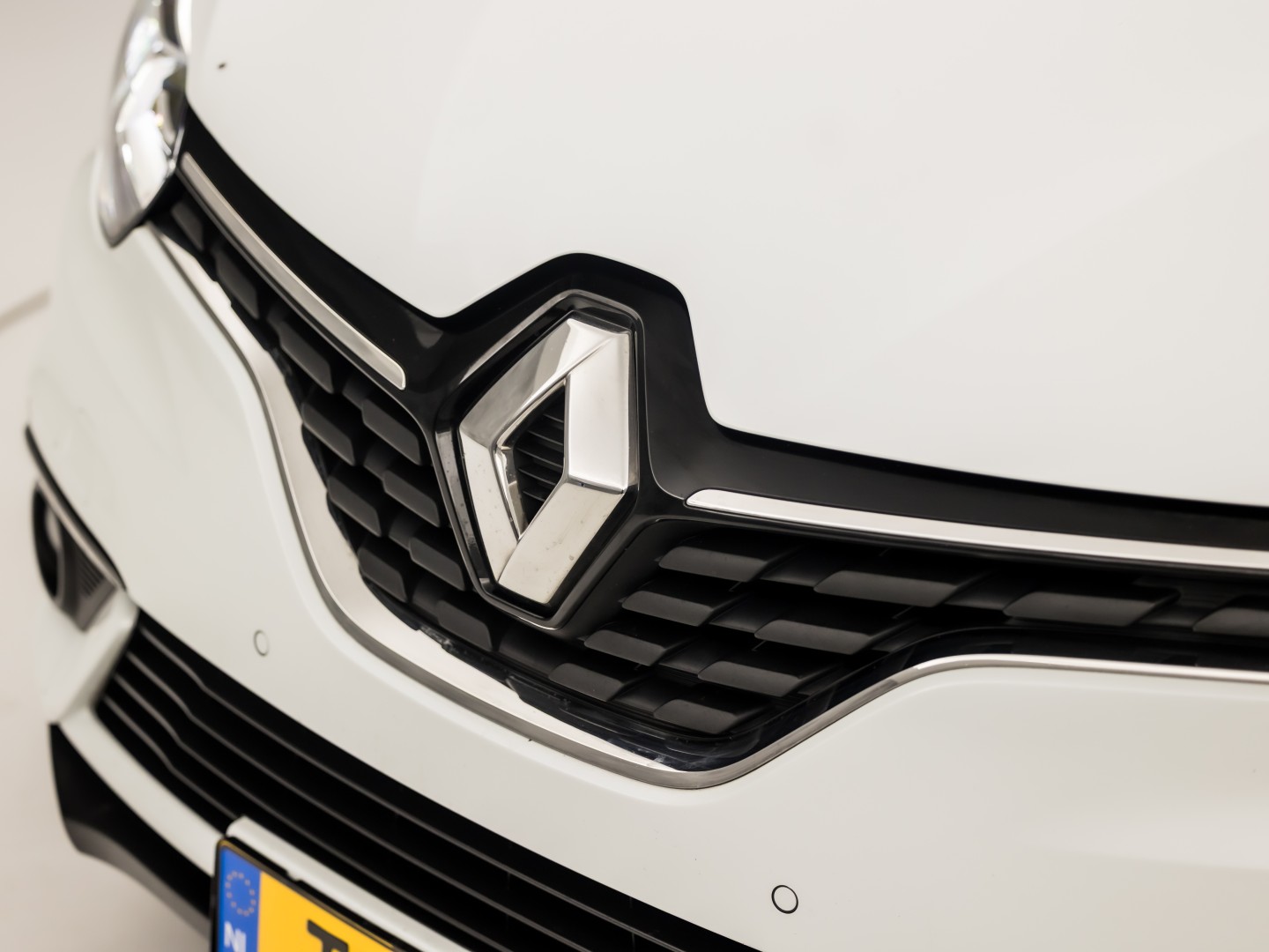 Renault Grand Scénic 1.3 TCe Bose 7 Persoons (PANORAMADAK, APPLE CARPLAY, GROOT NAVI, LEDER, SPORTSTOELEN, GETINT GLAS, BOSE AUDIO, CAMERA, NIEUWE APK, NIEUWSTAAT)