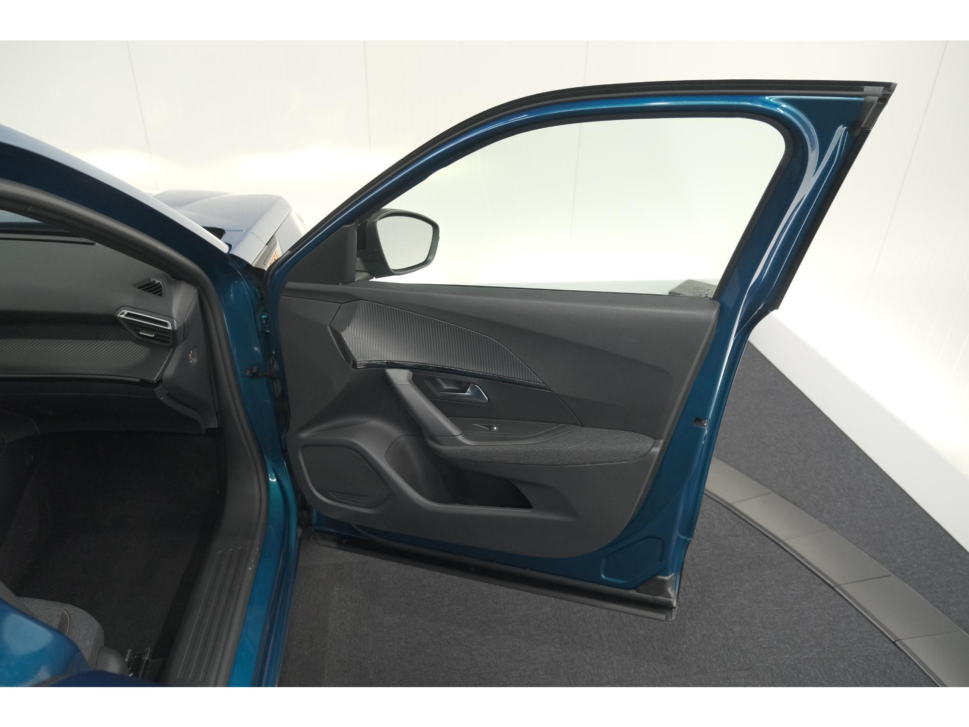 Peugeot 2008 Hybrid 136 e-DCS6 Style | Apple Carplay | Parkeersensoren | Climate control