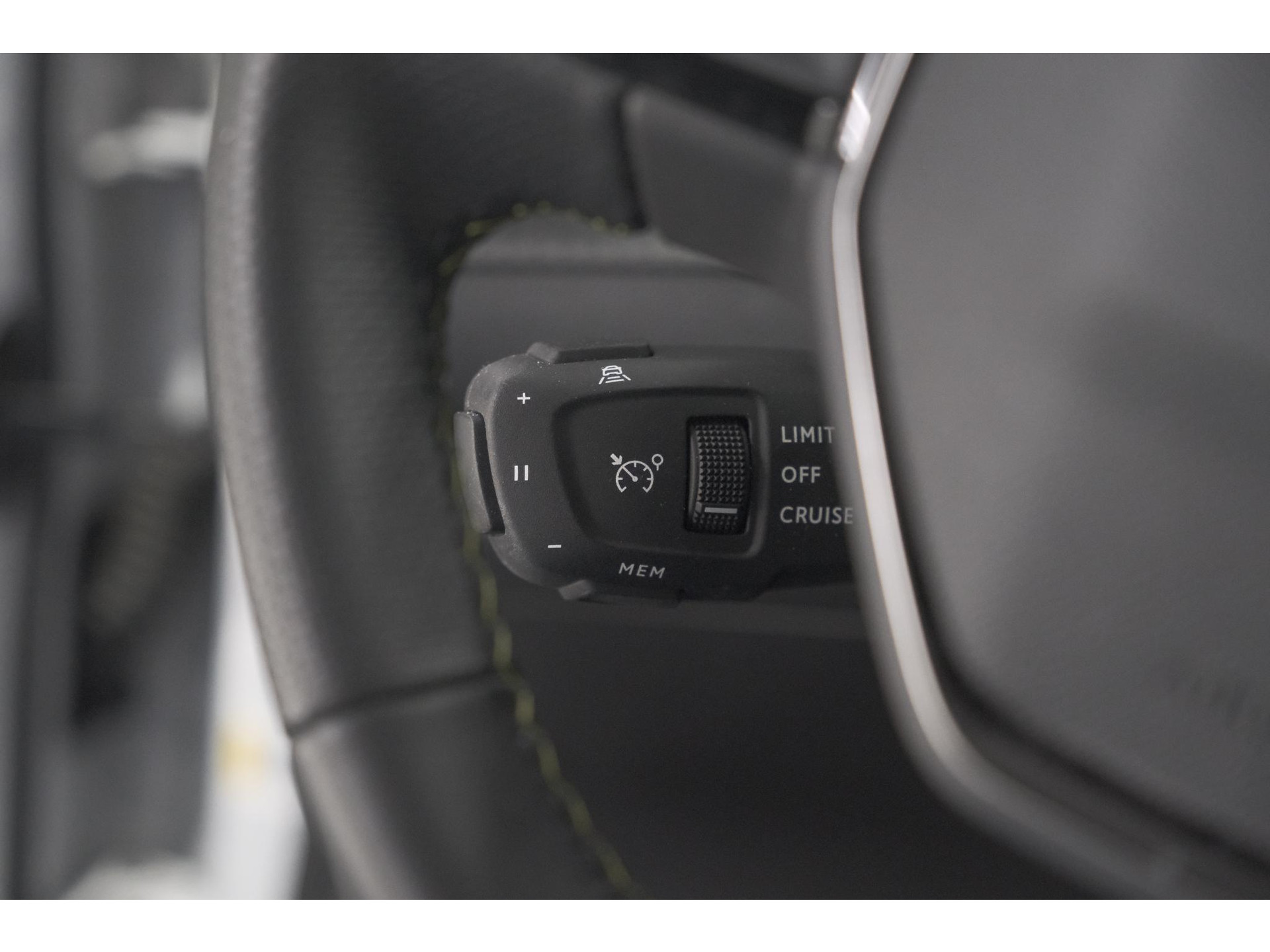 Peugeot 2008 PureTech 130 EAT8 GT | 360 Camera | Adaptieve Cruise Control | Pack Alcantara | Apple Carplay
