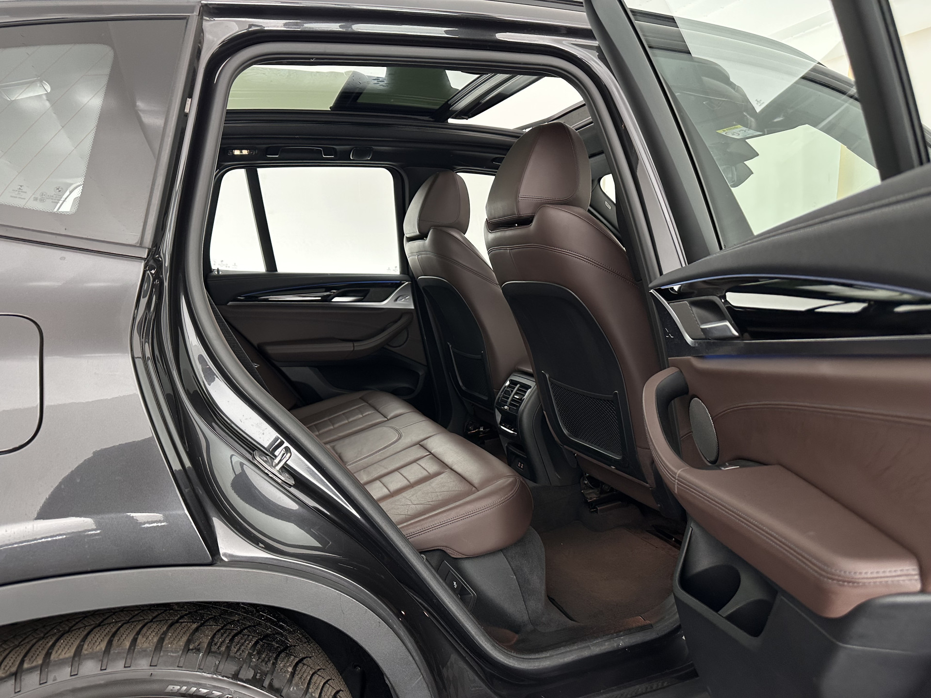 BMW iX3 High Executive 80 kWh [ 3-Fase-11kW ] {SOH-99%} (INCL-BTW) Aut. *HEATPUMP | PANO | LEATHER | HARMAN/KARDON | FULL-LED | BLINDSPOT | MEMORY-PACK | DIGI-COCKPIT | HEATED-SPORTSEATS | KEYLESS | TOPVIEW | DAB+ | NAVI-FULLMAP | HEAD-UP | ...