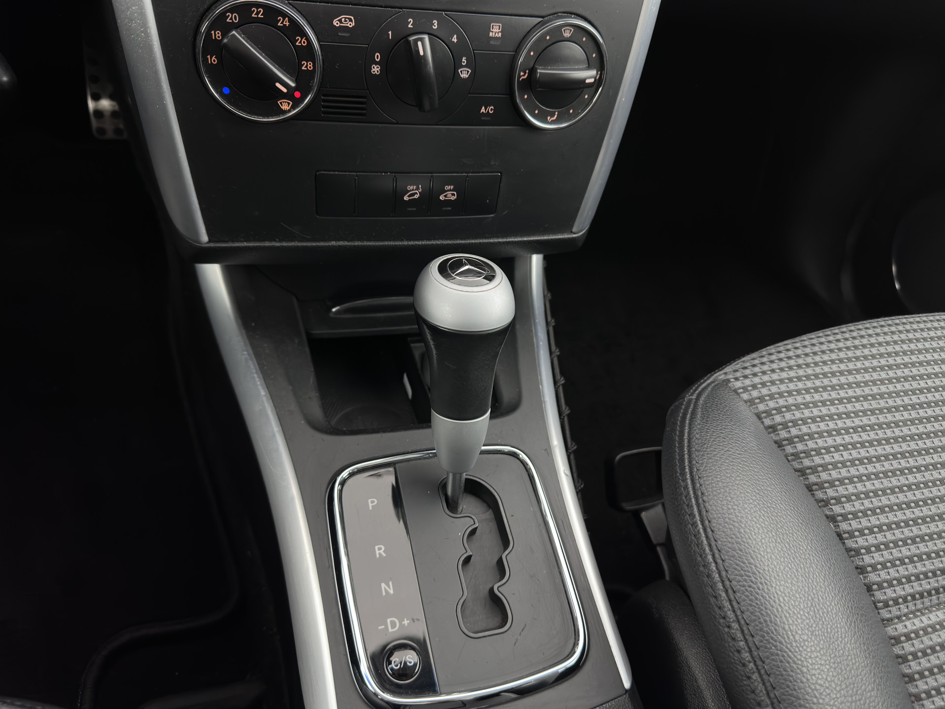 Mercedes-Benz B-klasse 180 CDI Aut. *LEATHER-FABRIC | AIRCO | CRUISE | COMFORT-SEATS | TOWBAR | 17''ALU*