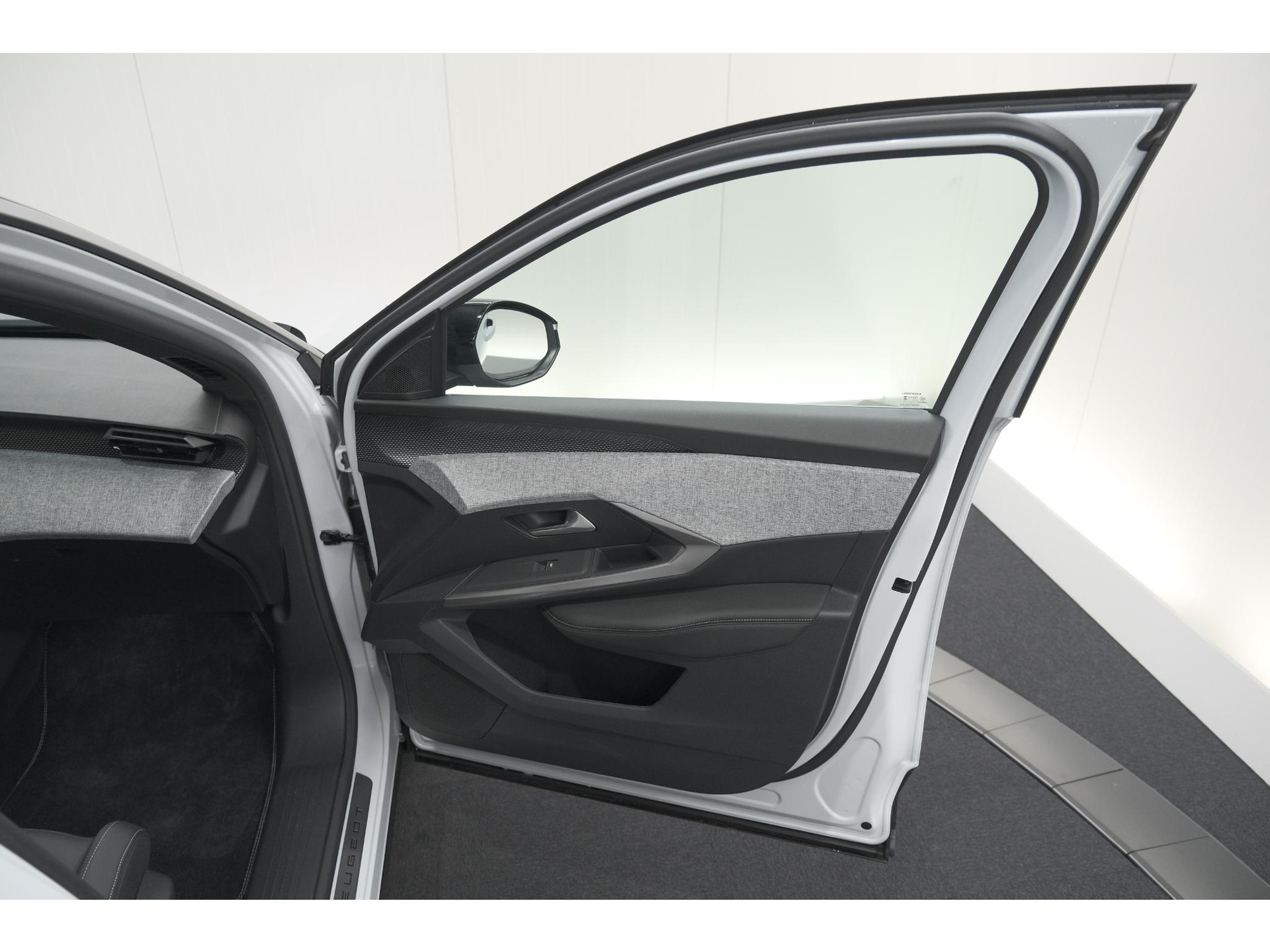 Peugeot 3008 1.2 Hybrid 145 GT | Camera | Adaptieve Cruise Control | Elektrische Kofferklep | Stuurwielverwarming