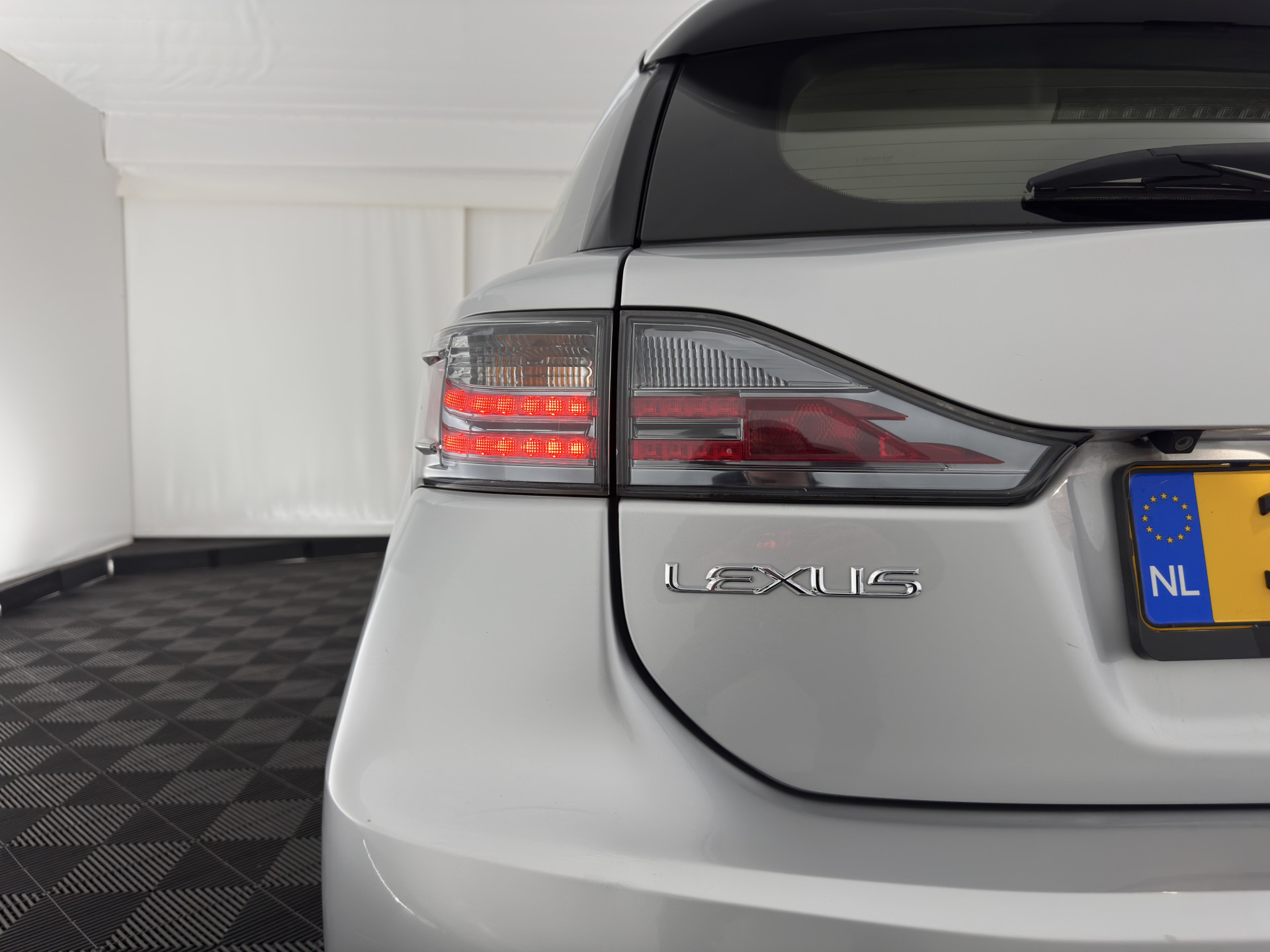 Lexus CT 200h Business Line Aut.*NAVI-FULLMAP | ALCANTARA | COMFORT-SEATS | CAMERA | ECC | CRUISE | 16''ALU*