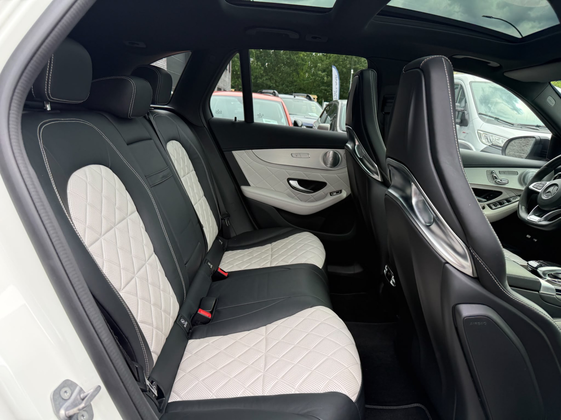 Mercedes-Benz GLC-klasse AMG 43 4MATIC | 3/6/12MND GARANTIE | KUIPSTOELEN | BURMESTER | MEMORY | PANO | ACC | STANDKACHEL | 360 CAMERA | BOMVOL | TREKHAAK |