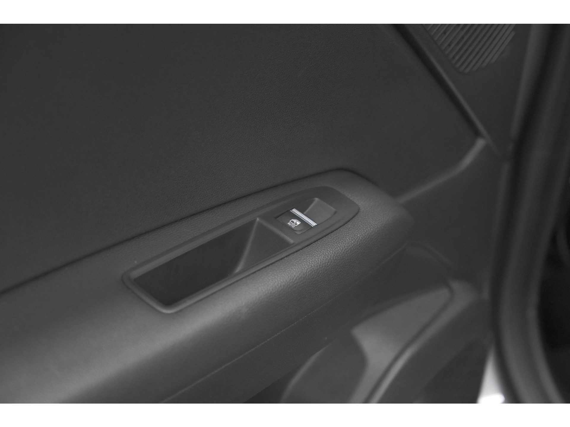 Renault Captur Mild Hybrid 140 EDC Techno | Camera | 9.3 Inch Scherm | Apple Carplay | Parkeersensoren | Allseason Banden | Stoelverwarming