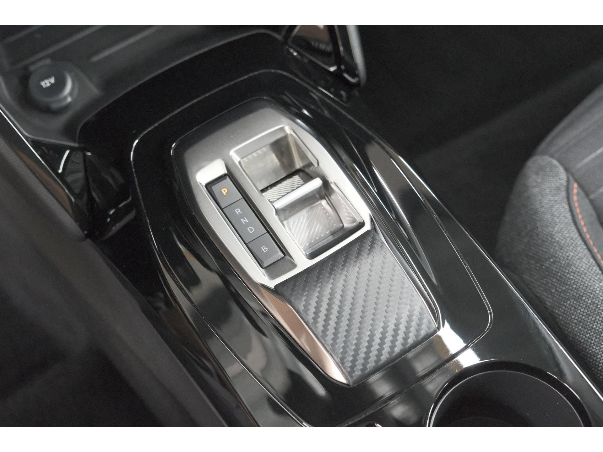 Peugeot e-208 EV Active Pack 50 kWh | 96,8% SOH | Navigatie | Parkeersensoren | Stoelverwarming