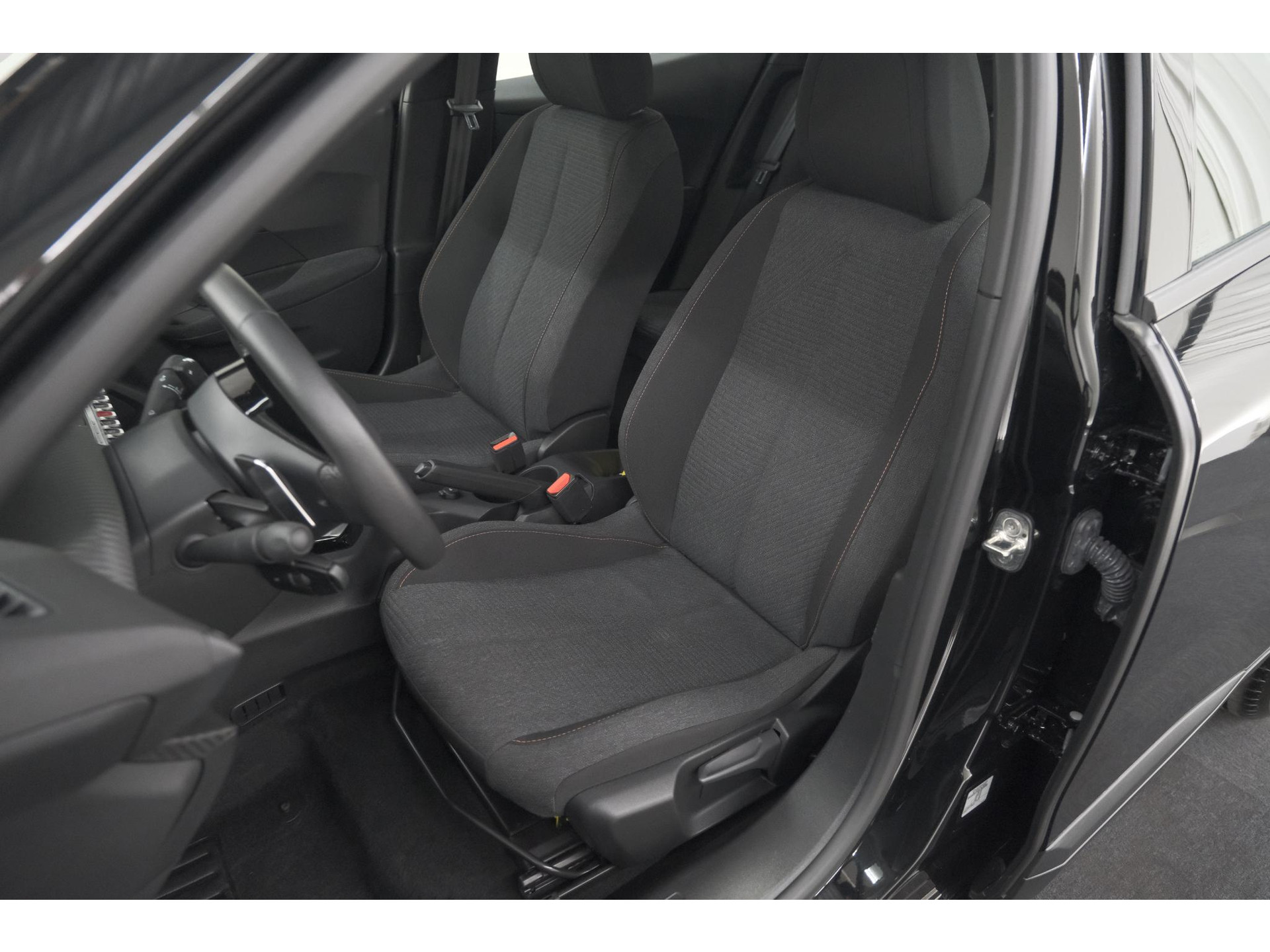 Peugeot 2008 1.2 Hybrid 136 Style | Apple Carplay | Parkeersensoren | Climate Control