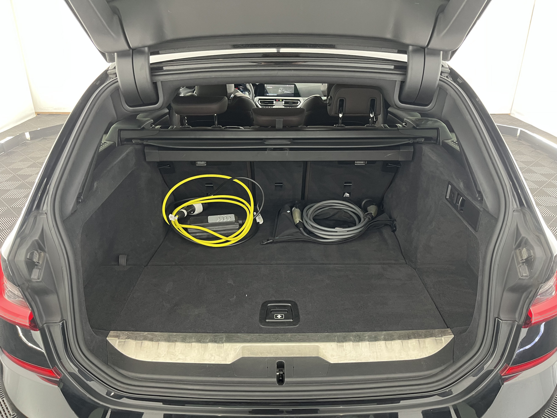 BMW 3-serie Touring 330e eDrive  M-Sportpack Edition (Plug-In) (INCL-BTW) *PANO | LEATHER | HEAD-UP | ADAPTIVE-CRUISE | FULL-LED | KEYLESS | DIGI-COCKPIT | HEATED-SPORTSEATS | CAMERA | HIFI-SOUND | PRIVACYGLASS | DAB+ | SHIFTPADDLES | NAVI-FULLMAP | 19"A