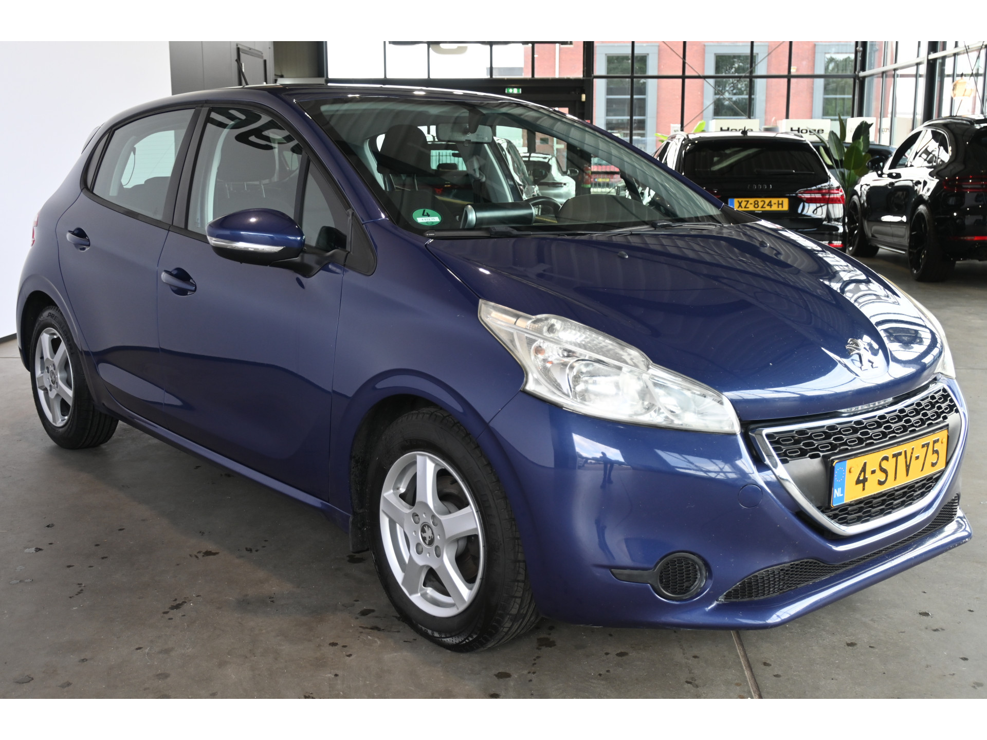 Peugeot 208 1.6 e-HDi Active Clima Cruise control Trekhaak Navigatie Lichtmetaal 100% Onderhouden Inruil Mogelijk!