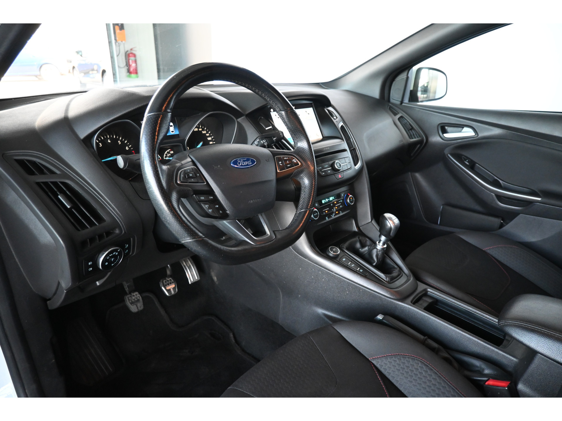 Ford Focus Wagon 1.5 ST-Line Clima Navigatie Cruise Control Trekhaak Rijklaarprijs Inruil Mogelijk!