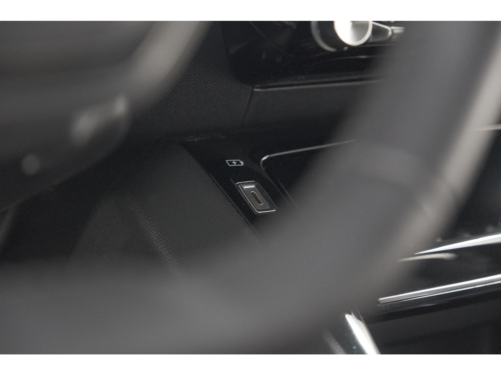 Peugeot 208 PureTech 100 Allure Pack | Nieuw Model | Apple CarPlay | Parkeersensoren | Climate Control