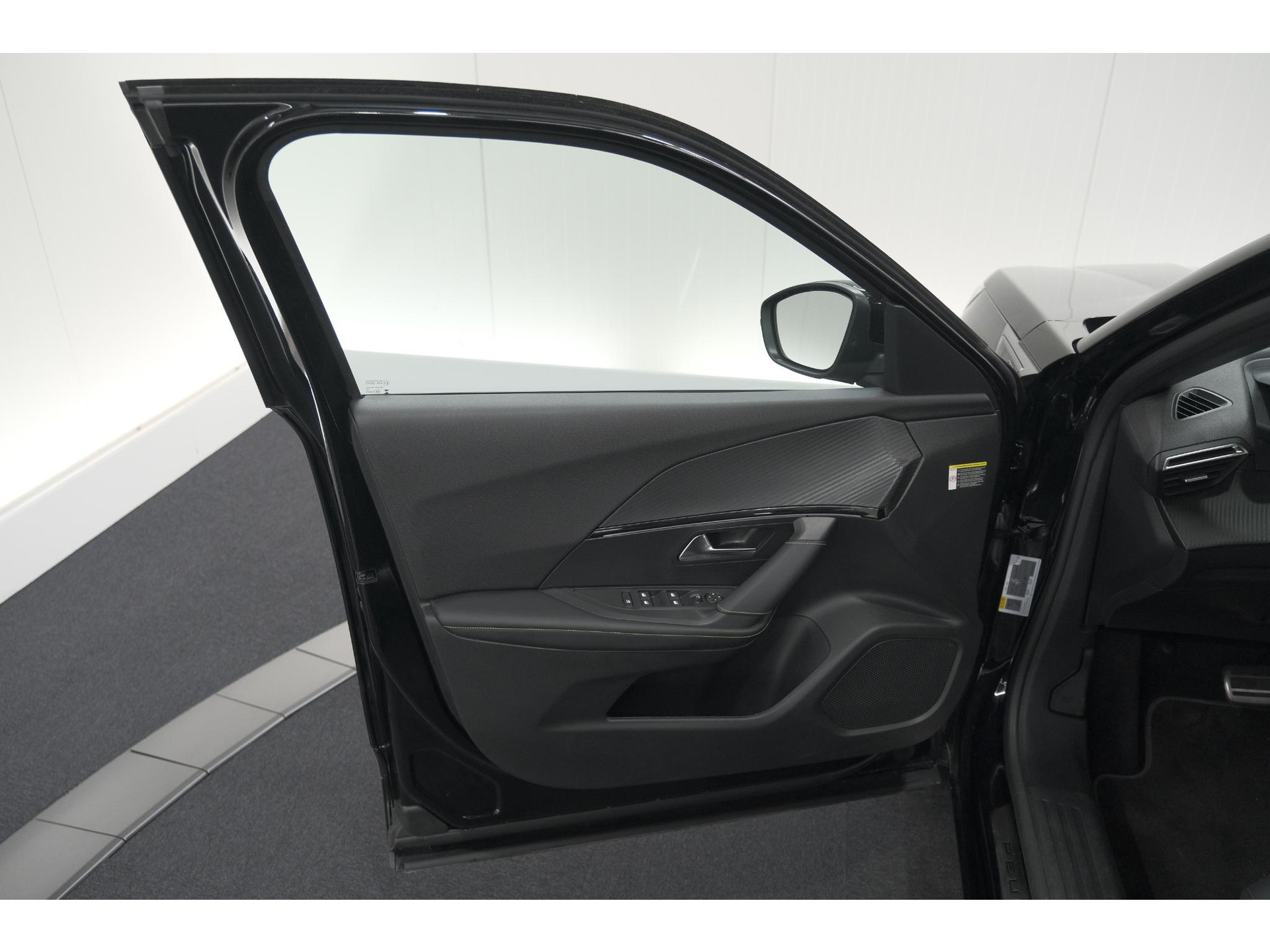 Peugeot 2008 1.2 Hybrid 145 GT | Camera | Apple Carplay | Parkeersensoren