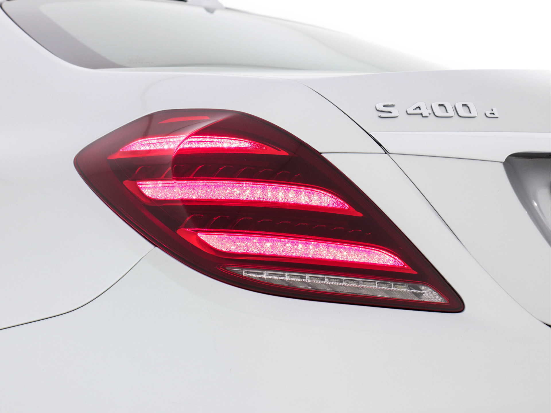 Mercedes-Benz S-klasse 400d 4-Matic Lang Aut. *PANO | DISTRONIC | BURMESTER-AUDIO | TOP-VIEW | KEYLESS | BLIND-SPOT | AIRMATIC | FULL-LEATHER  | FULL-LED |  MEMORY-PACK  | WIDE-SCREEN-DIGI-COCKPIT | AMBIENT-LIGHTNING |  HEATED/VENTI