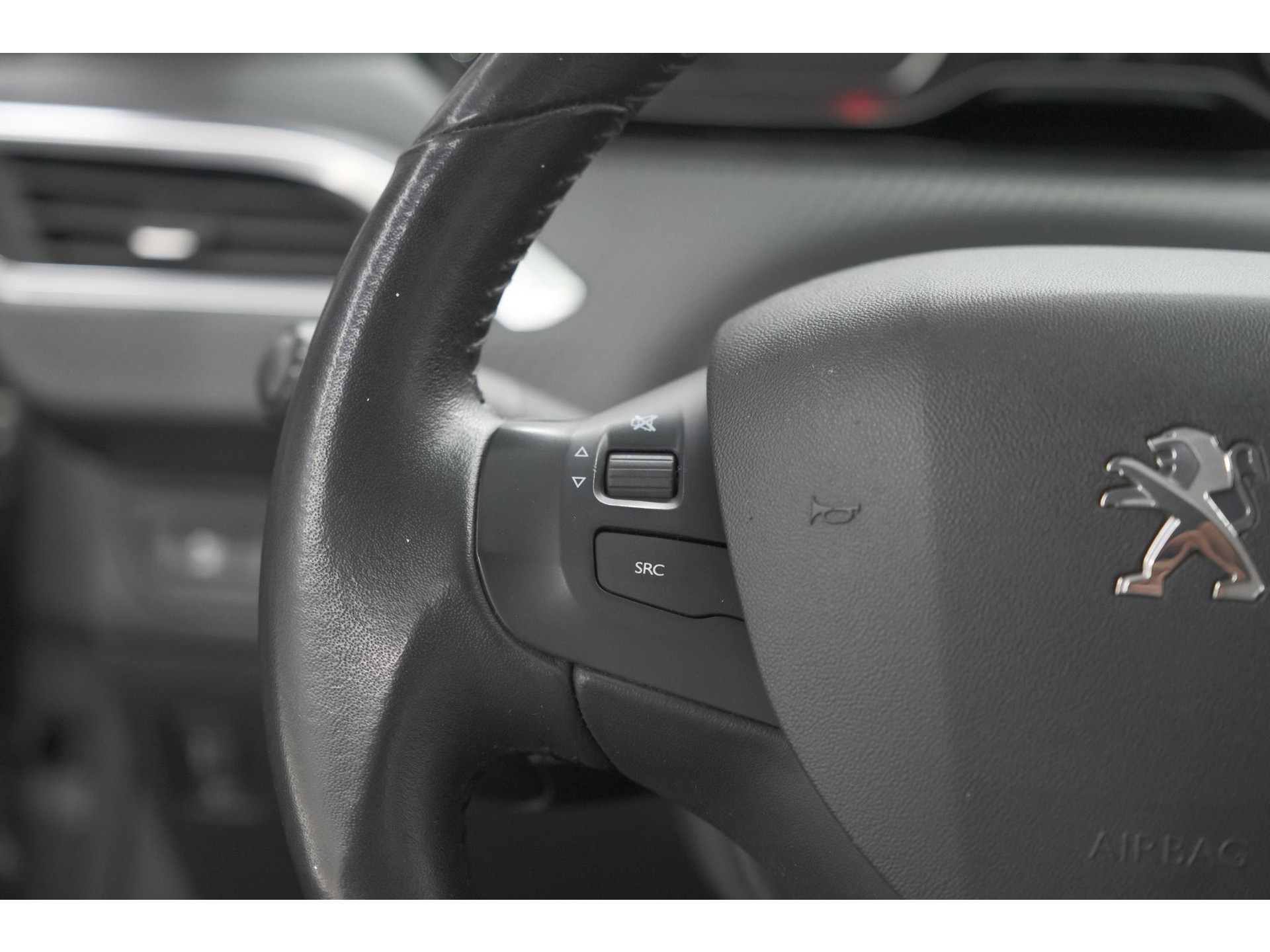 Peugeot 208 PureTech 82 Signature | Parkeersensoren | Apple Carplay | Navigatie