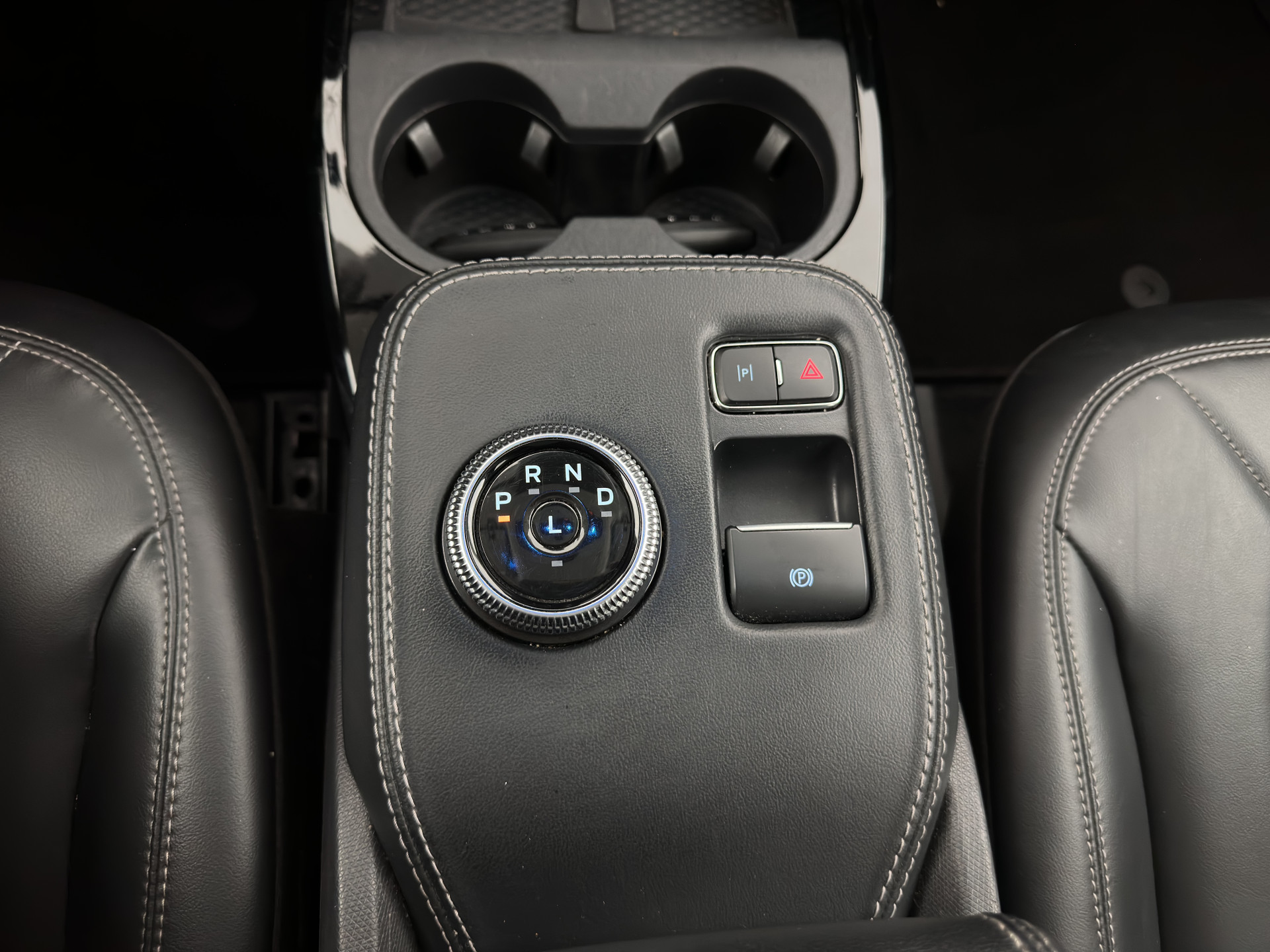 Ford Mustang Mach-E RWD 75 kWh (3-Fase) (INCL-BTW) Aut. *LEATHER | FULL-LED | DAB | DIGI-COCKPIT | KEYLESS | NAVI-FULLMAP | CARPLAY | HEATED-COMFORTSEATS | TOPVIEW | ADAPTIVE-CRUISE | PRIVACY-GLASS | 18'' ALU*