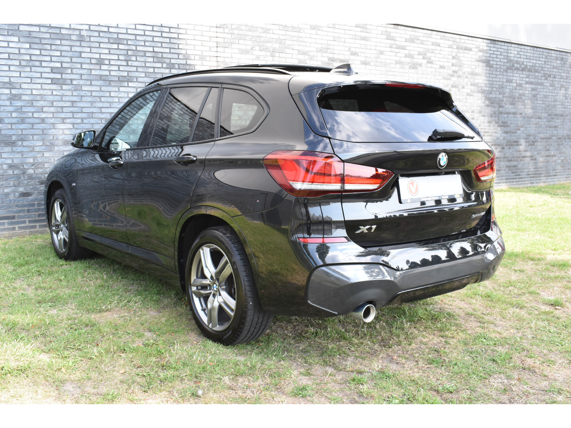 BMW X1 sDrive18i M-Pakket Carplay/Navi Panoradak Automaat Led Stoelverwarming