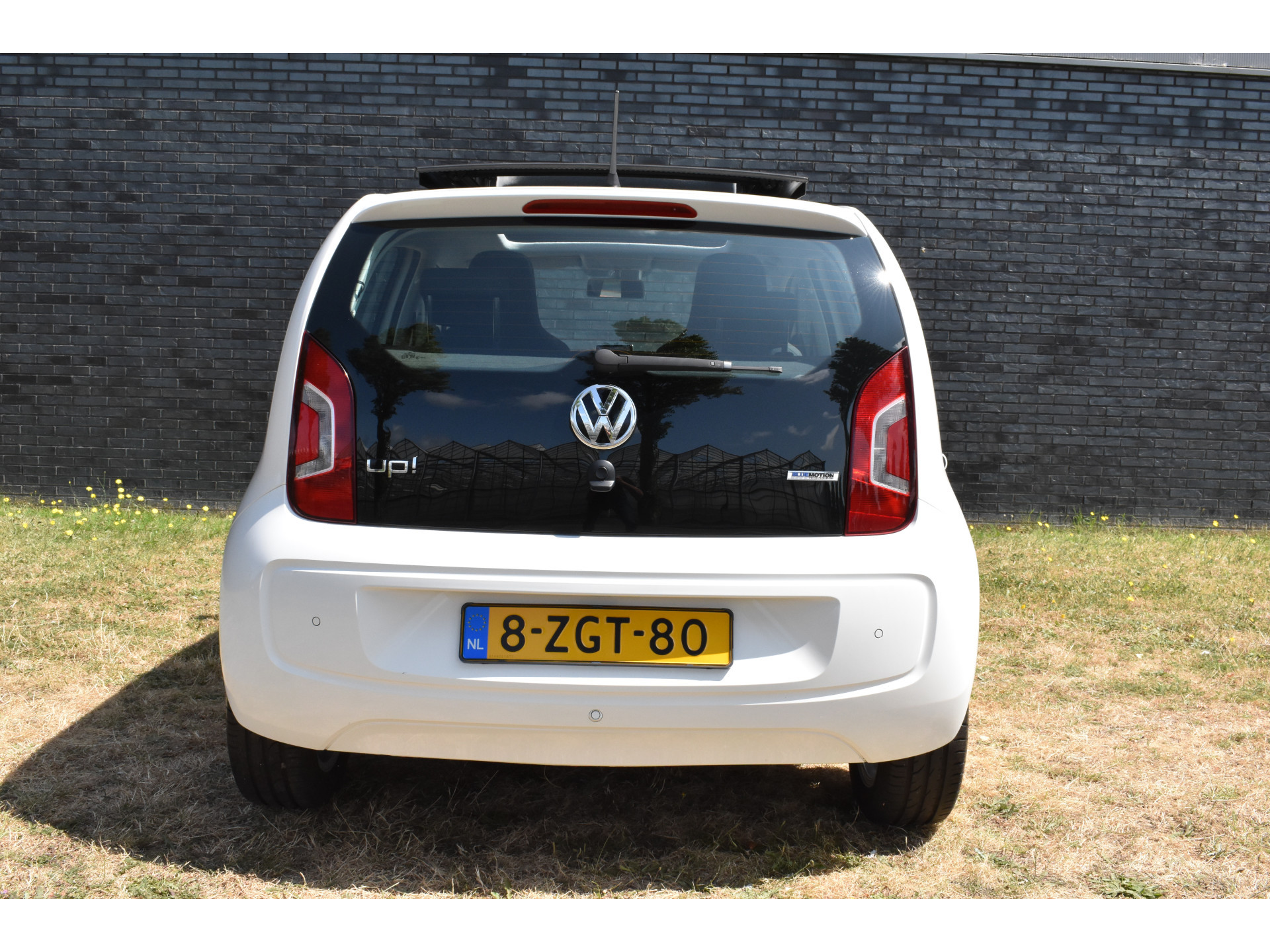 Volkswagen Up! 1.0 high up! BlueMotion Panodak Navigatie Pdc Lage km-stand