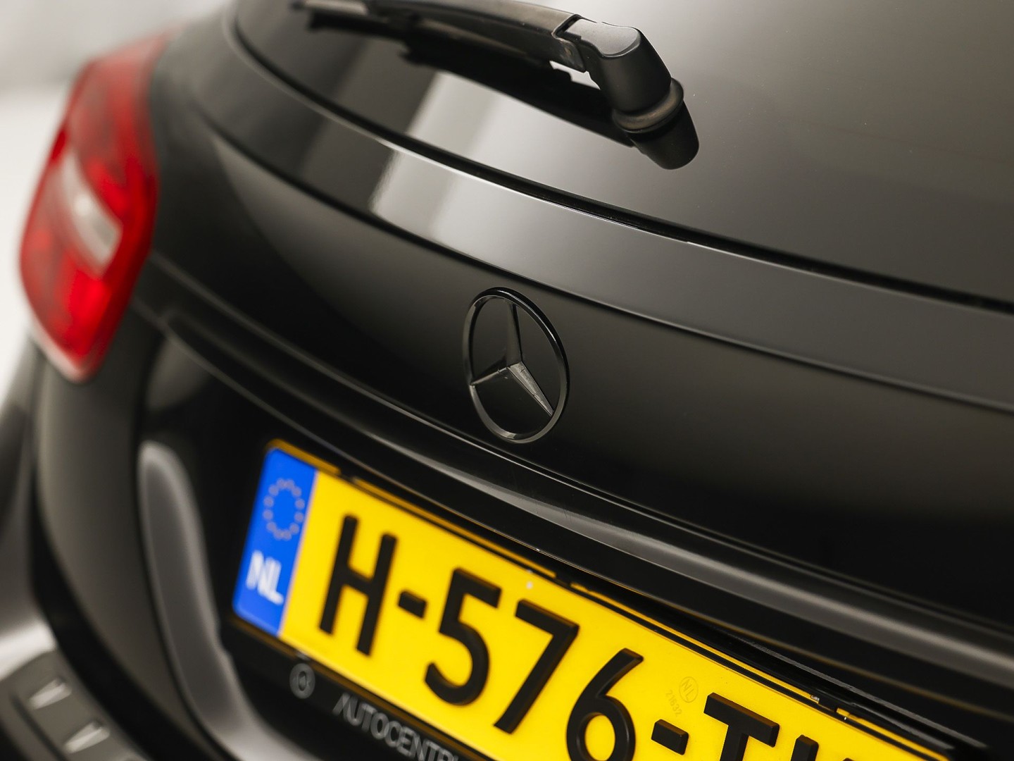 Mercedes-Benz GLA AMG 45 4MATIC Automaat 360Pk (PANORAMAKDAK, NAVIGATIE, MEMORY SEATS, KUIPSTOELEN, STOELVERWARMING, SPOILER, NIEUWE APK, NIEUWSTAAT)