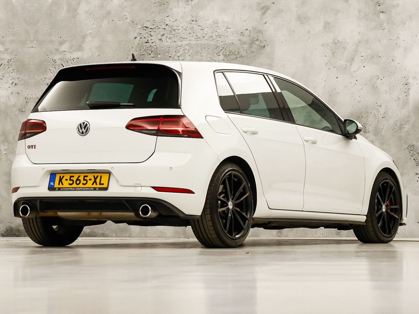 Volkswagen Golf 2.0 TSI GTI Performance 245Pk Automaat (VIRTUAL COCKPIT, APPLE CARPLAY, GROOT NAVI, MODE KNOP, DYNAUDIO, CAMERA, STOELVERWARMING, ADAPTIVE CRUISE, DODEHOEK DETECTOR, NIEUWSTAAT)