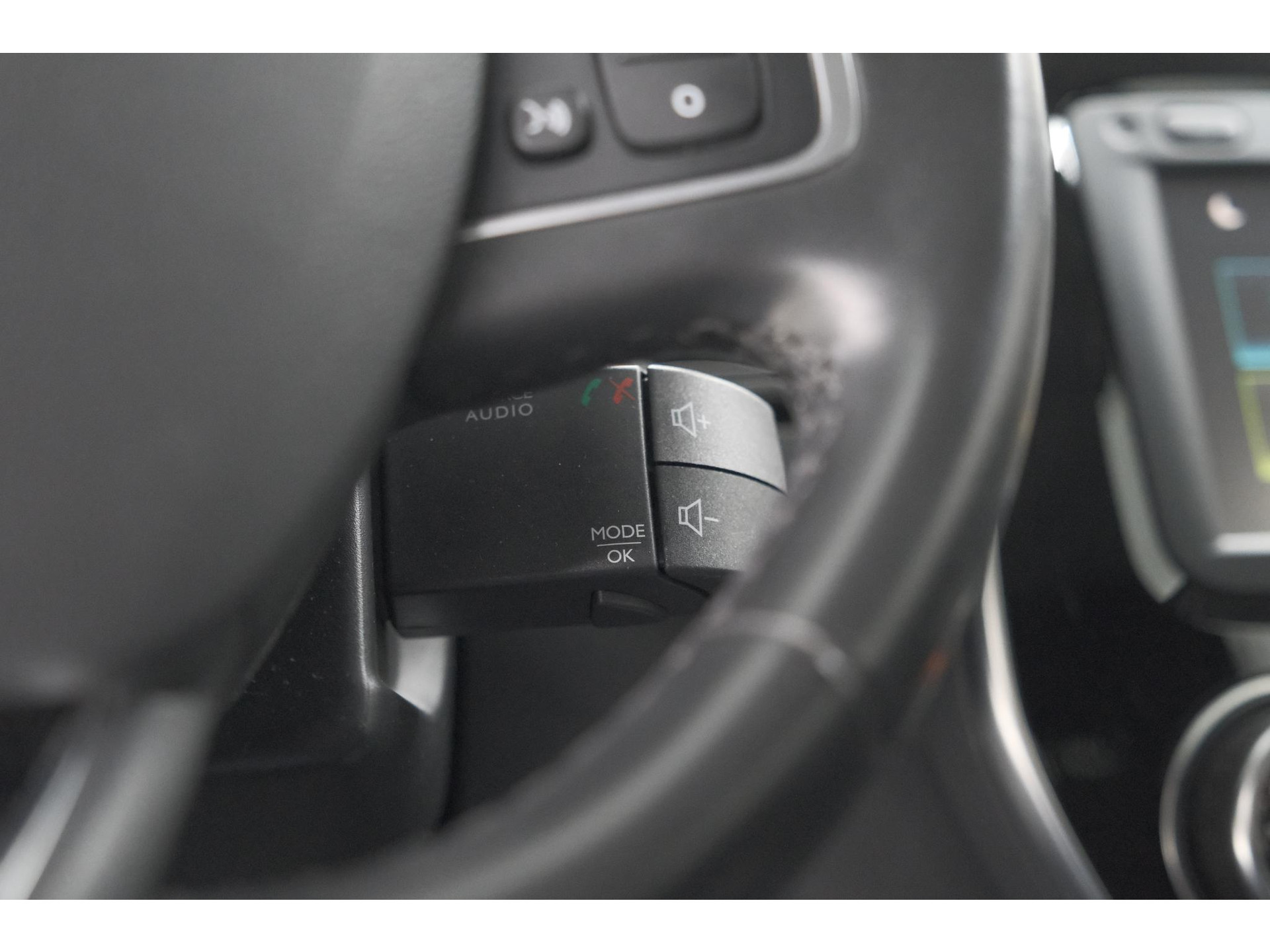 Renault Captur TCe 90 Intens | Trekhaak | AllSeason banden | Navigatie | Parkeersensoren