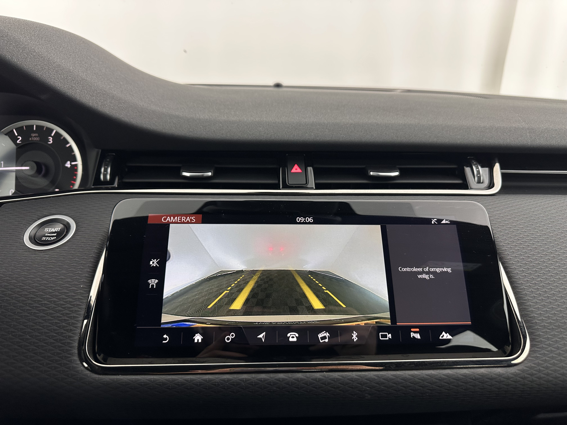 Land Rover Range Rover Evoque 2.0 D180 AWD SE (INCL-BTW) Aut. *LEATHER | FULL-LED | HEATED-COMFORTSEATS | NAVI-FULLMAP | SHIFTPADDLES | CAMERA | ECC | CARPLAY | PDC | CRUISE | 18''ALU*