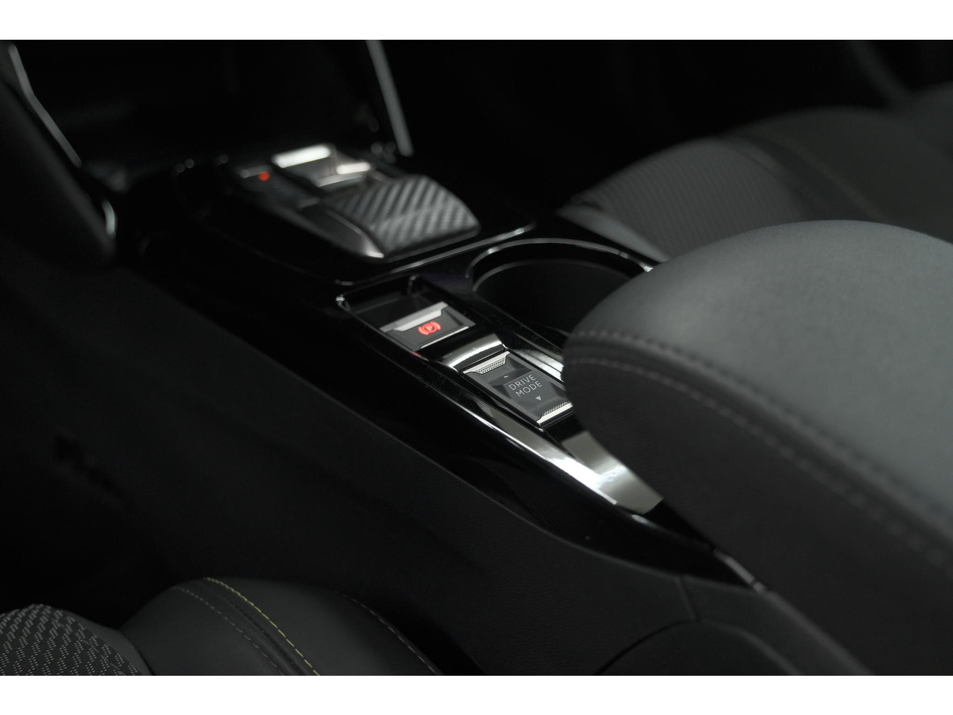 Peugeot 2008 1.2 Hybrid 145 GT | Camera | Apple Carplay | Parkeersensoren