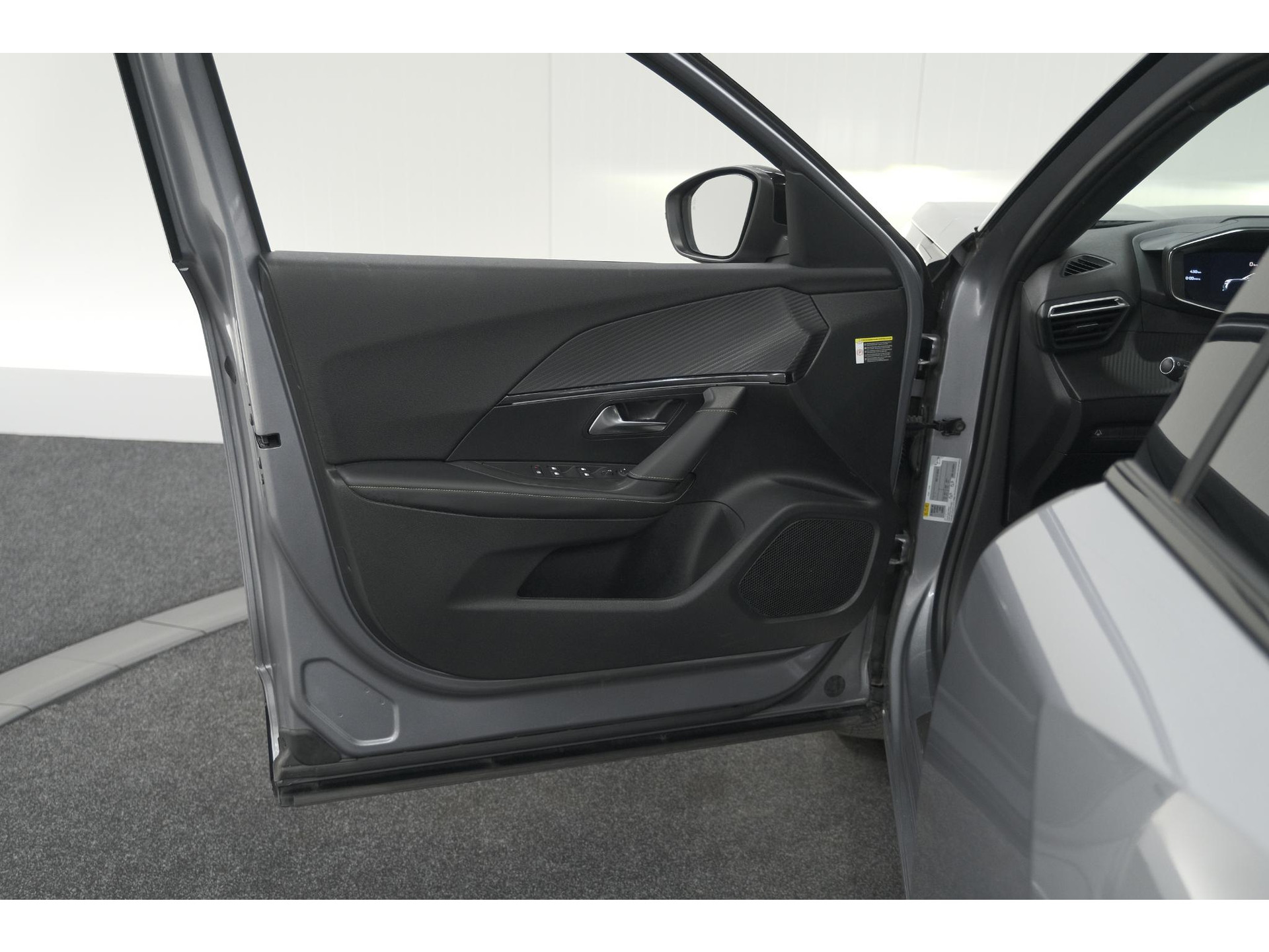 Peugeot 2008 PureTech 130 EAT8 GT | 360 Camera | Adaptieve Cruise Control | Dodehoekdetectie | Navigatie