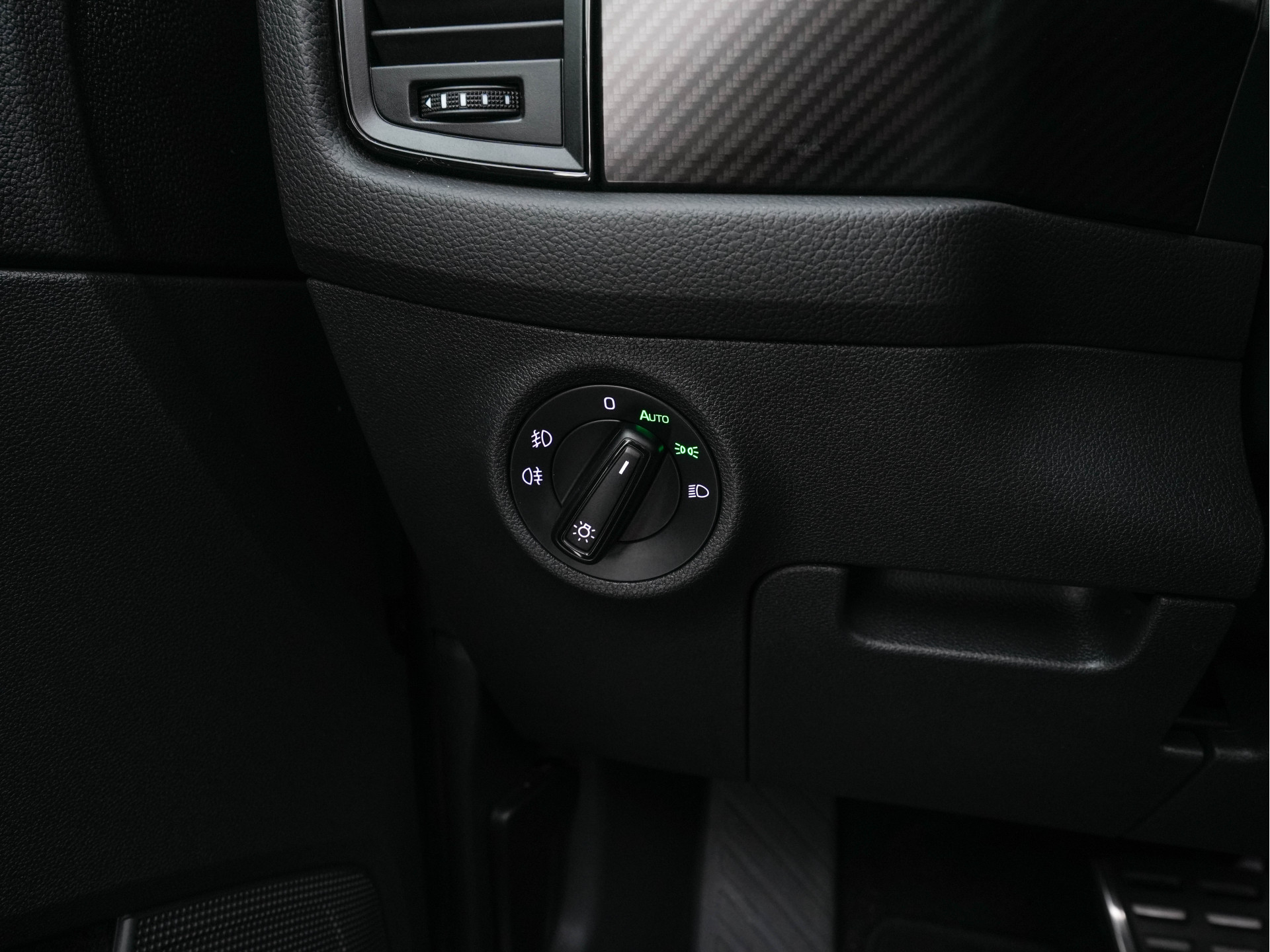 ŠKODA Kodiaq 1.5 TSI Sportline Business (INCL-BTW) Aut. *PANO | LEATHER-MICROFIBRE | FULL-LED | MEMORY-PACK | DIGI-COCKPIT | NAVI-FULLMAP | CAMERA | DAB+ | AMBIENT-LIGHT | KEYLESS | DAB+ | CARPLAY | PRIVACY-GLASS | 20"ALU*