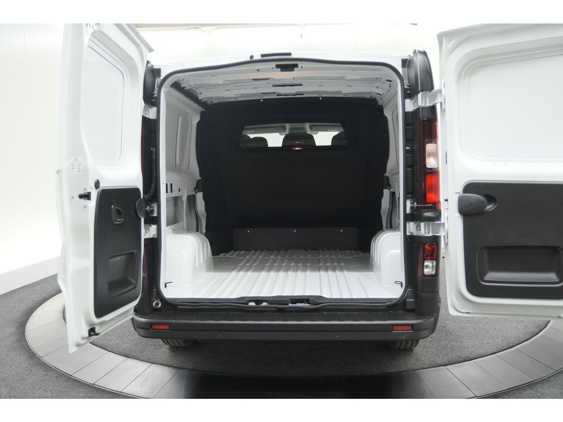 Renault Trafic 2.0 Blue dCi 130 T29 L2H1 Advance DC | 6 Zitplaatsen | Camera | Apple Carplay | Navigatie