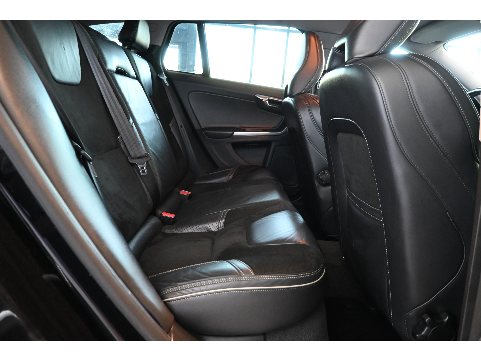 Volvo V60 1.6 D2 Summum Automaat Clima Navigatie Trekhaak Goed Onderhouden! Inruil Mogelijk!