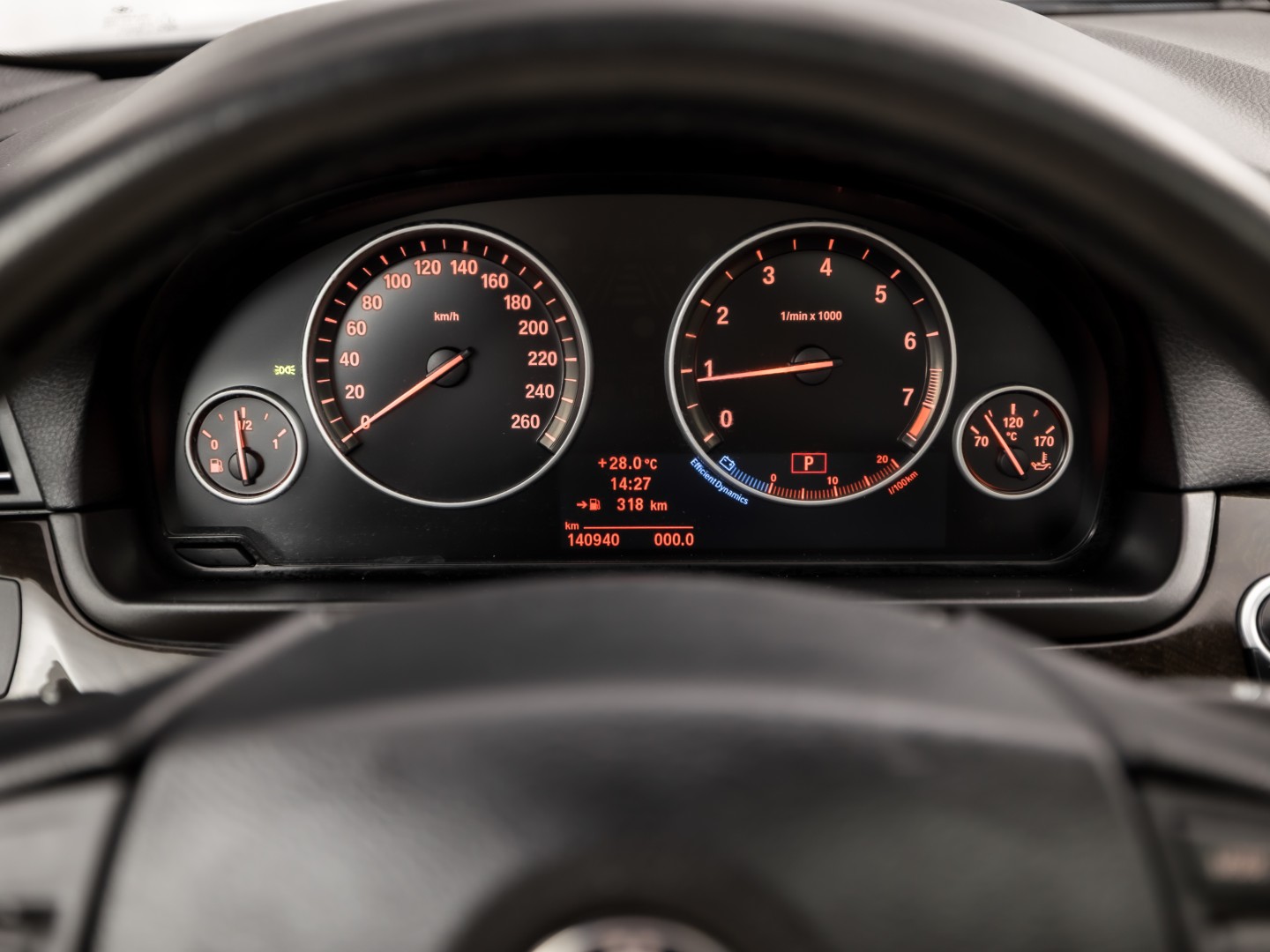 BMW 5 Serie 528i High Executive 245Pk Automaat (SCHUIFDAK, GROOT NAVI, LEDER, GETINT GLAS, ELEK SPORTSTOELEN, ZWART HEMEL, STOELVERWARMING, PARKEERSENSOREN, XENON, NIEUWSTAAT)