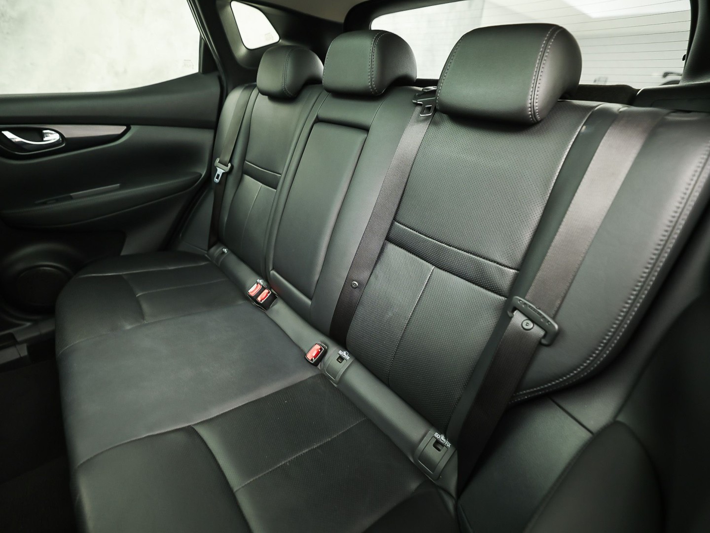 Nissan Qashqai 1.6 Tekna Sport (PANORAMADAK, NAVIGATIE, 360 CAMERA, LEDER, ELEK SPORTSTOELEN, GETINT GLAS, CRUISE, NIEUWSTAAT)