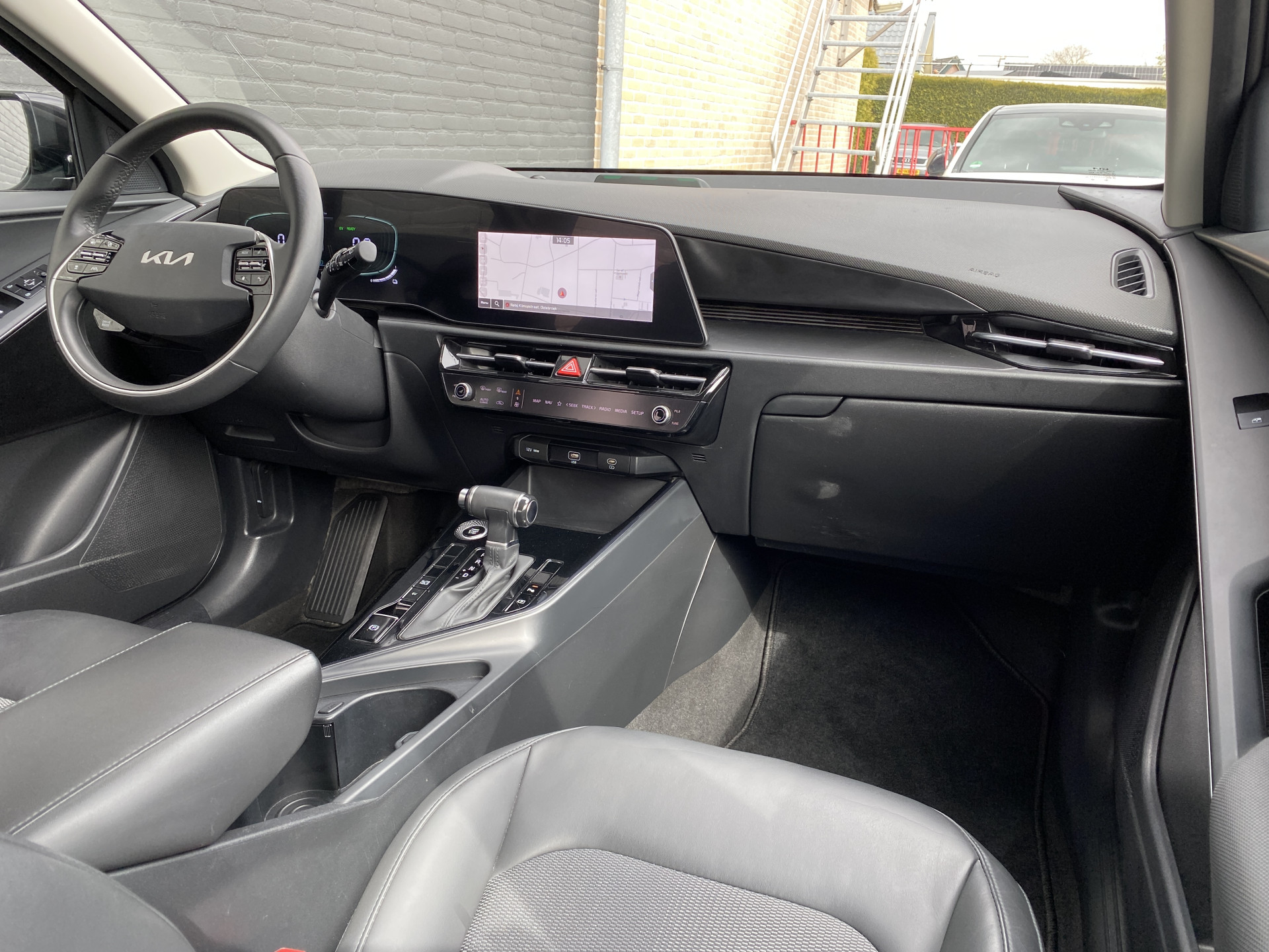 Kia Niro 1.6 GDi PHEV 184 pk DynamicLine AUT. | 1e eigenaar | navigatie | adaptieve cruise | camera | 2 laadkabels | keyless entry