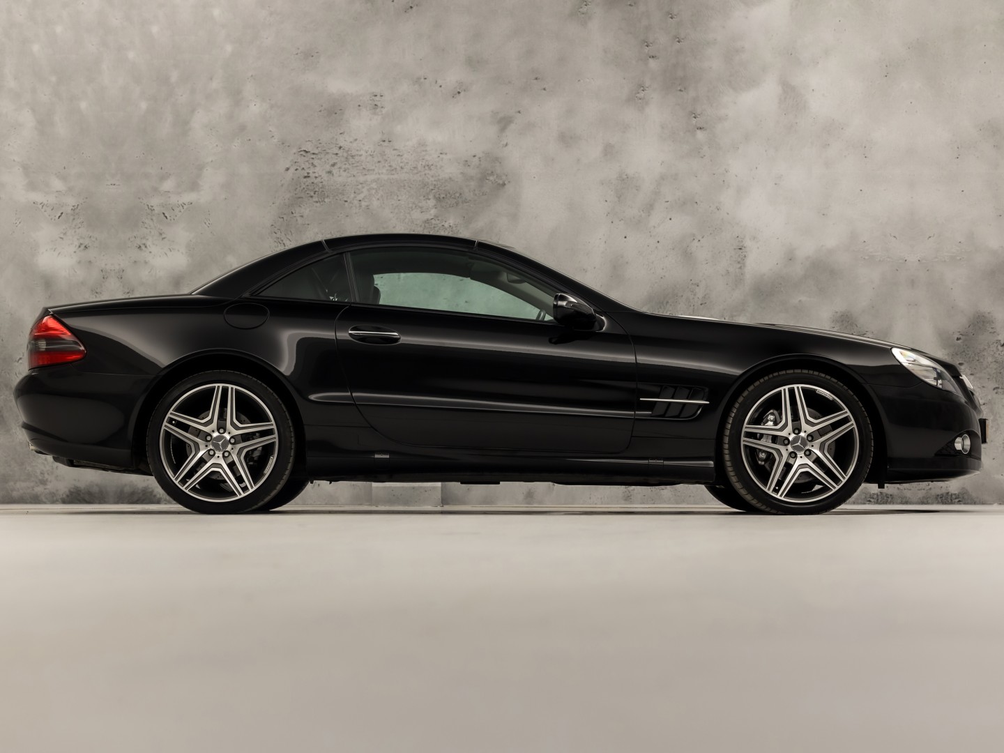 Mercedes-Benz SL-Klasse 280 AMG Sport 232Pk Automaat (NAVIGATIE, ORG. NL, LEDER, MEMORY SEATS, STOELVERWARMING, CRUISE, XENON, NIEUWE APK, NIEUWSTAAT)